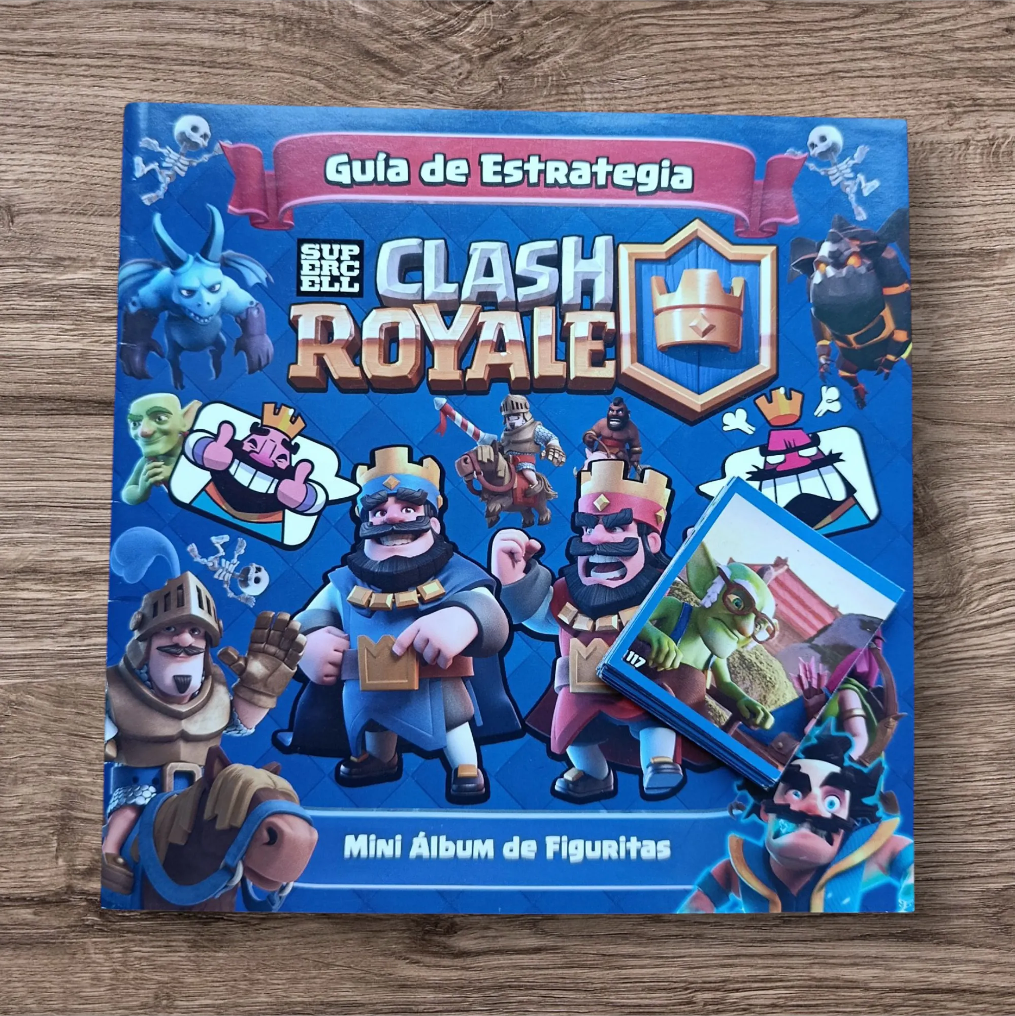 Álbum + 53 figuritas sin repetir de Clash Royale