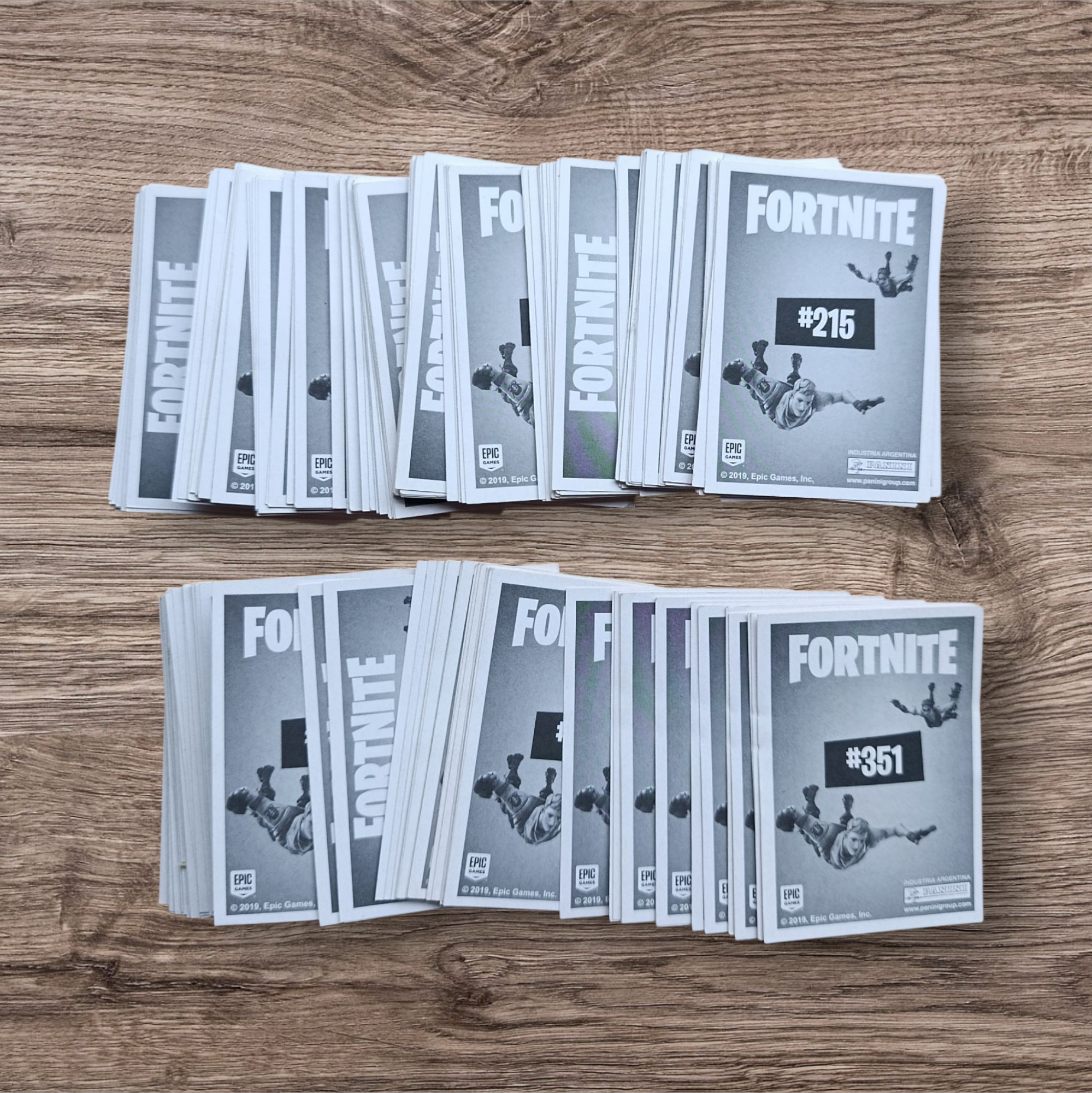 Lote 229 figuritas sin repetir Fortnite, de Panini