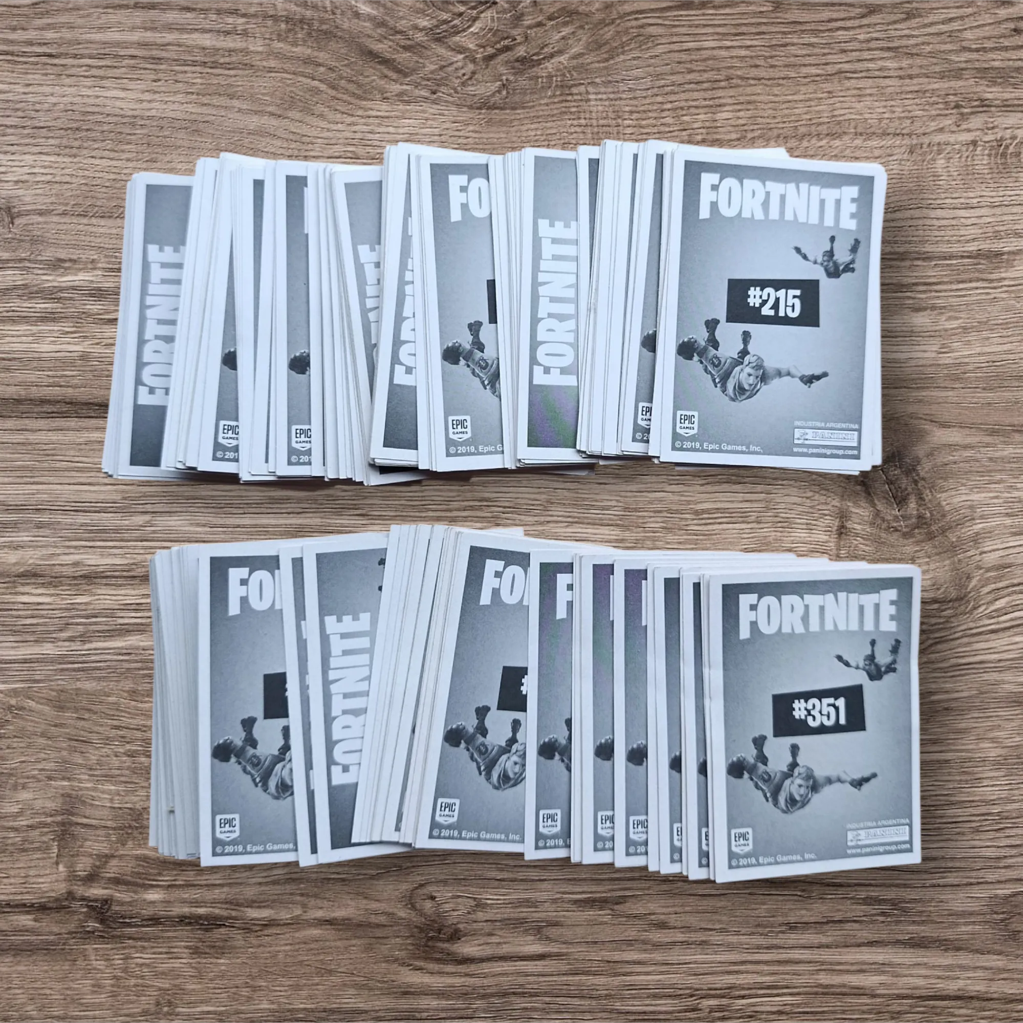 Lote 229 figuritas sin repetir Fortnite, de Panini