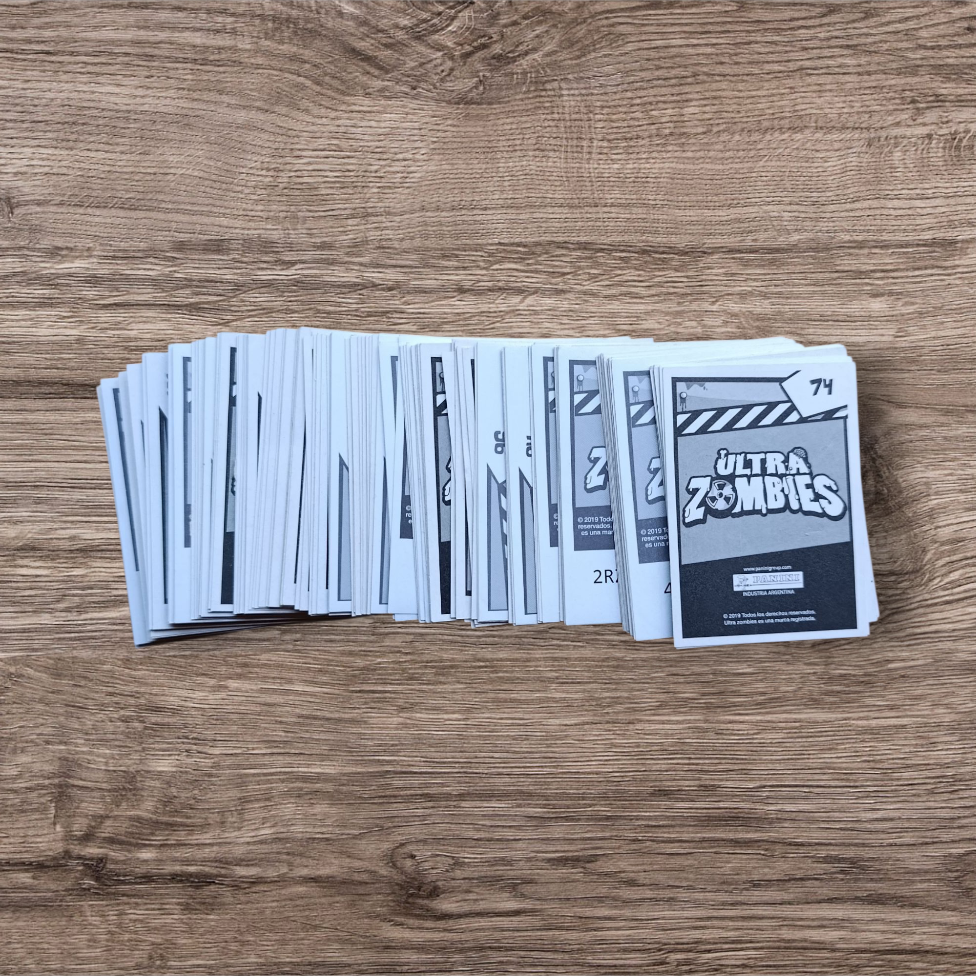 Lote 145 figuritas sin repetir Ultra Zombies