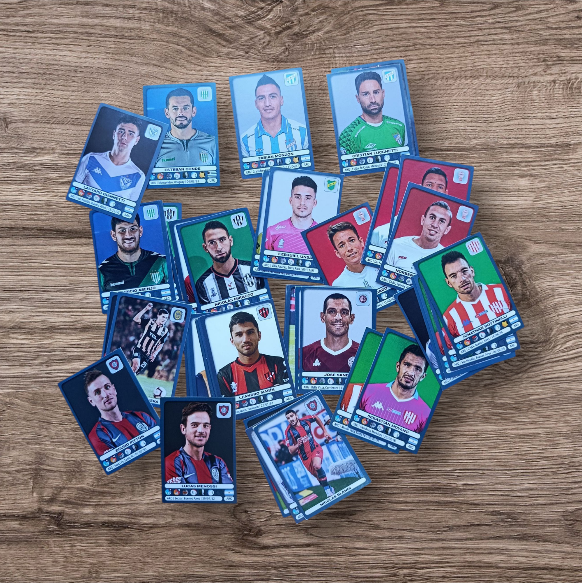 Lote 53 figuritas sin repetir Fútbol Argentino Superliga 2019-2020