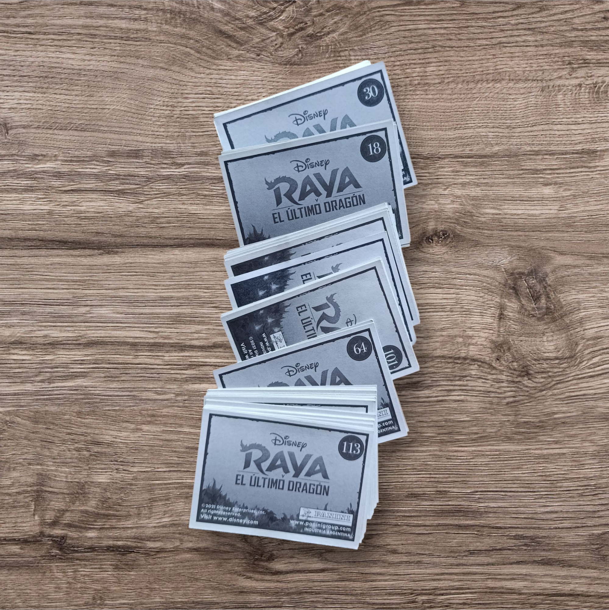 Lote 98 figuritas sin repetir Raya y el Dragón