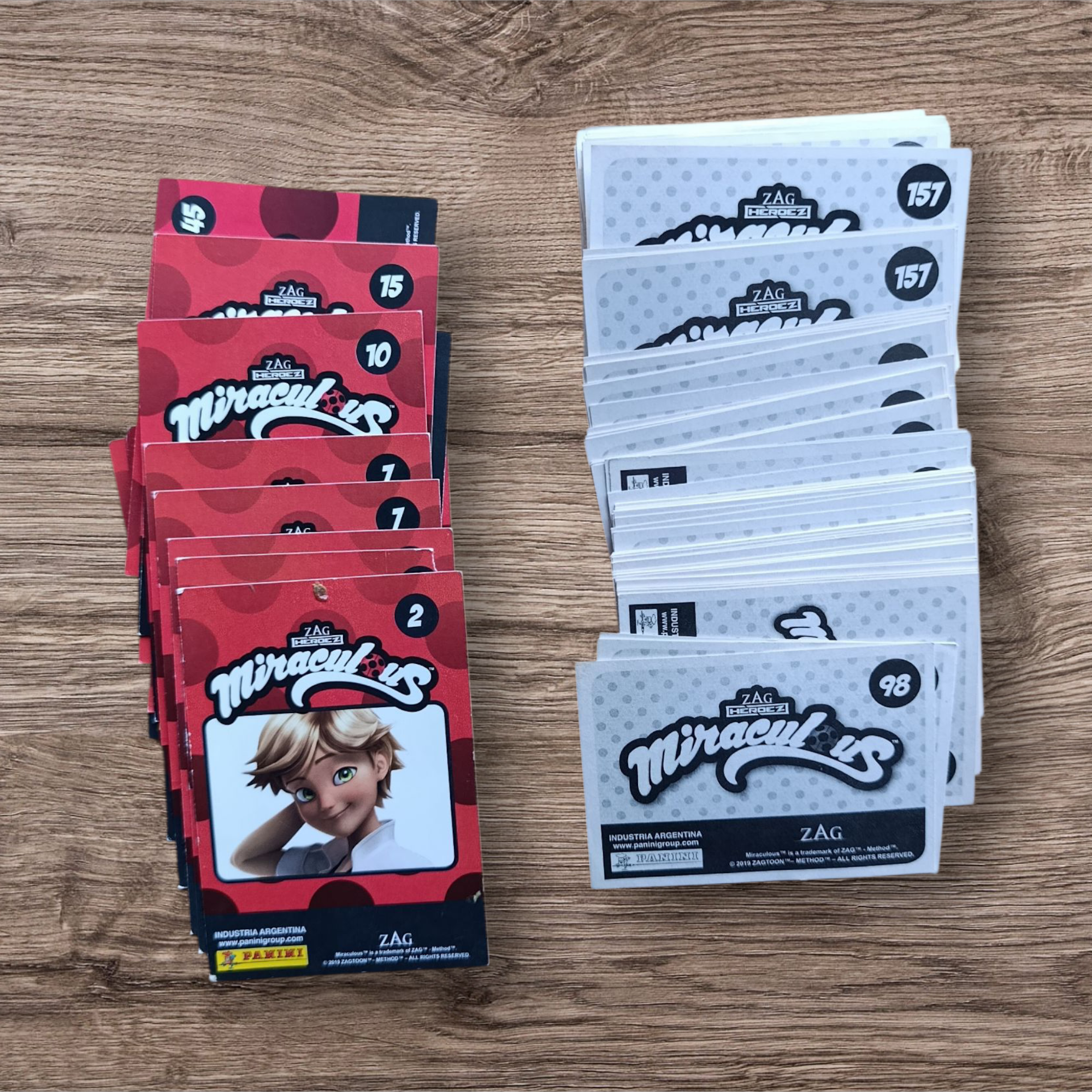 Lote 145 figuritas y cartas Miraculous