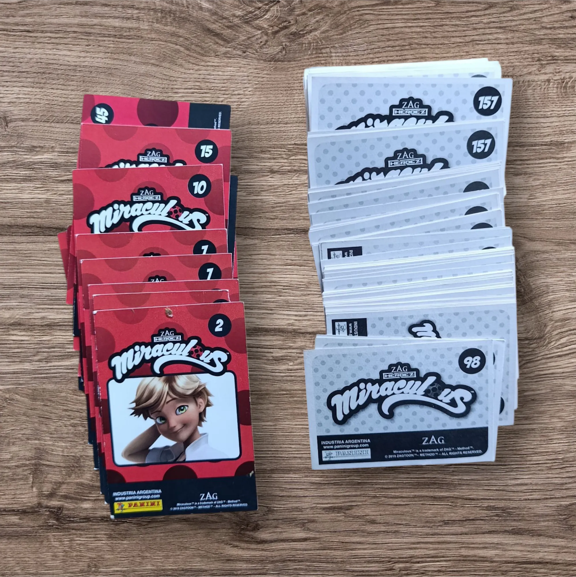 Lote 145 figuritas y cartas Miraculous