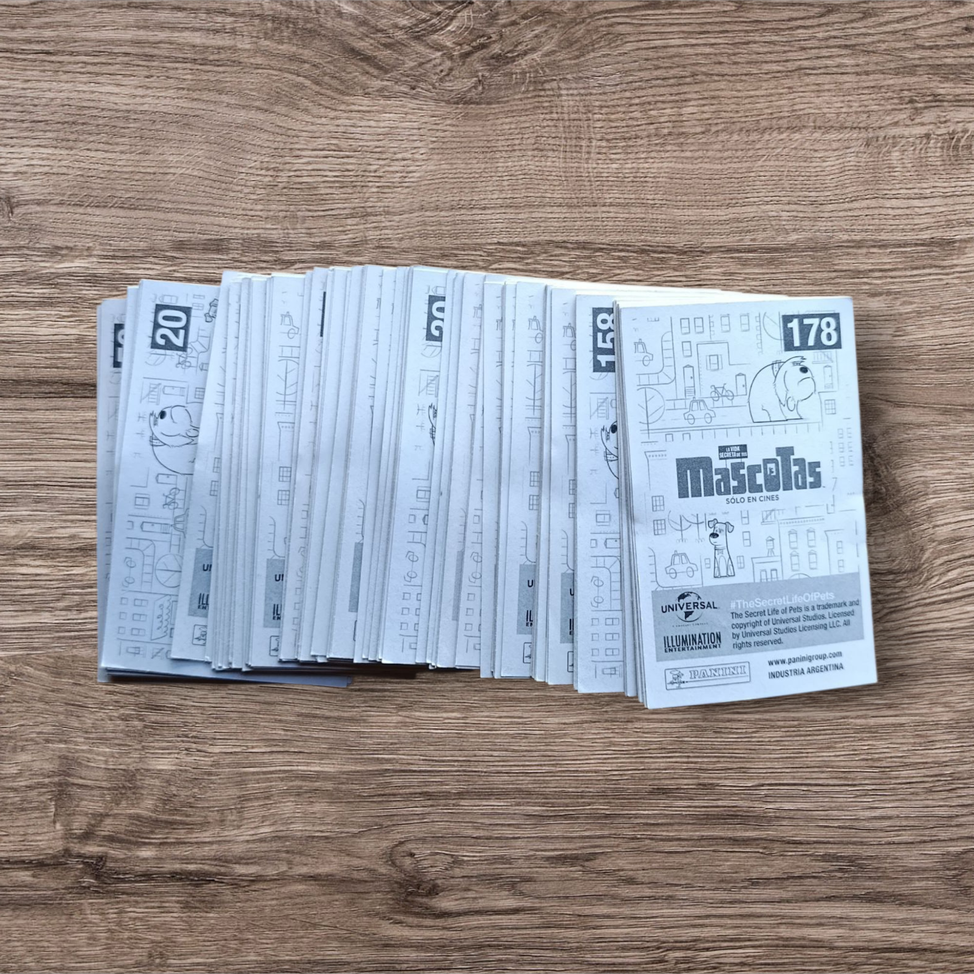 Lote 112 figuritas sin repetir Mascotas