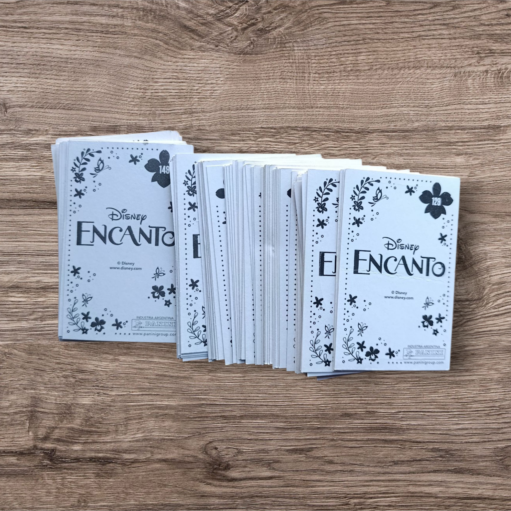 Lote 150 figuritas sin repetir Encanto