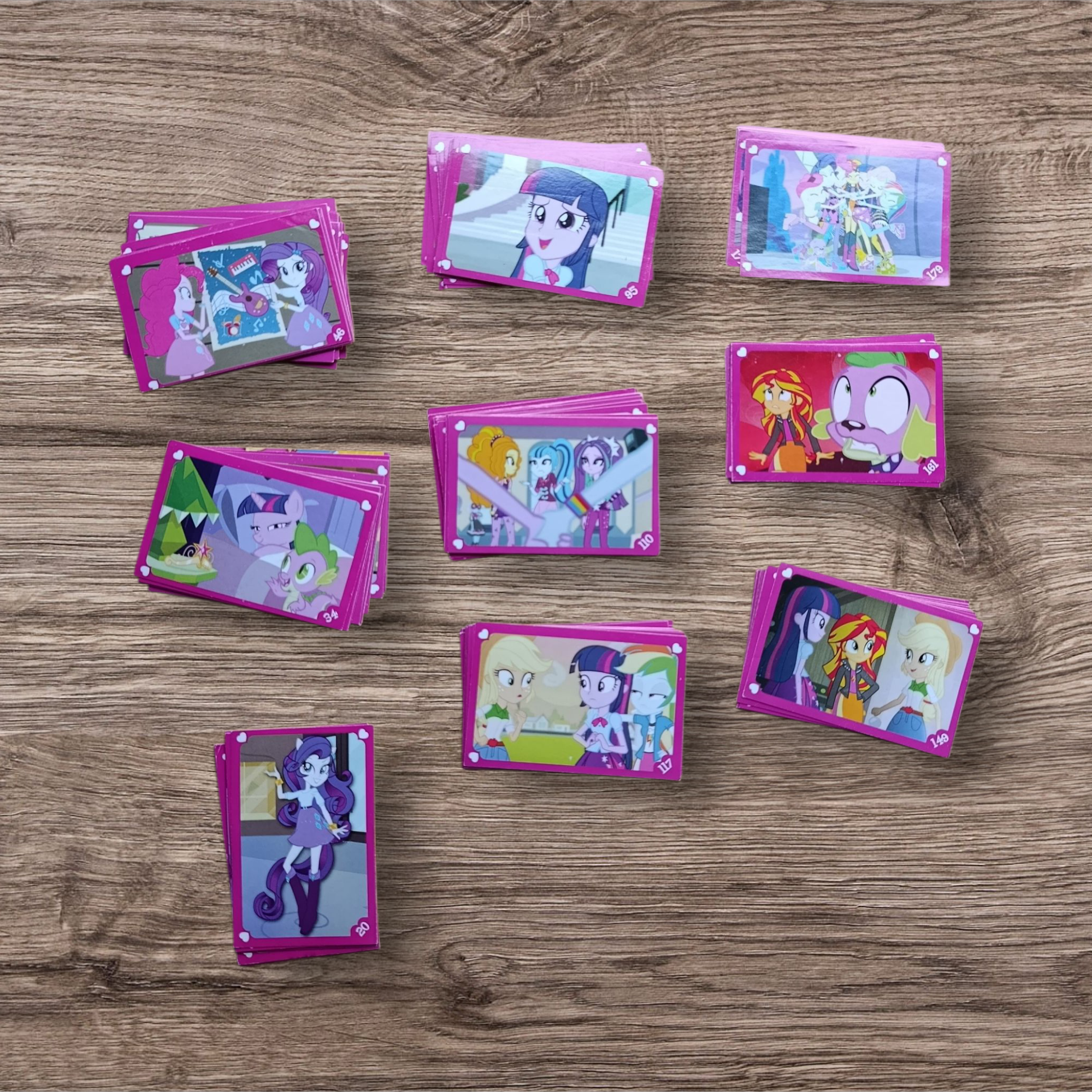 Lote 126 figuritas sin repetir Equestria Girls