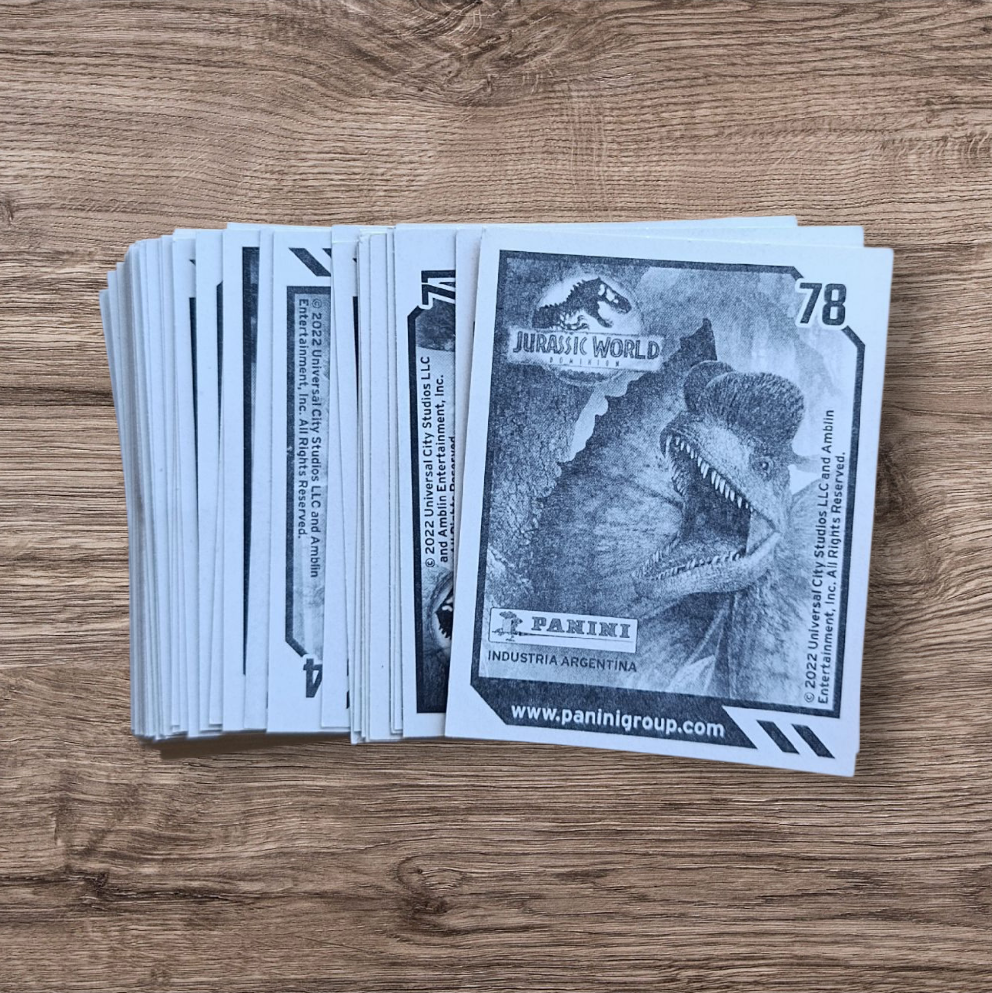 Lote 58 figuritas sin repetir Jurassic World Dominion