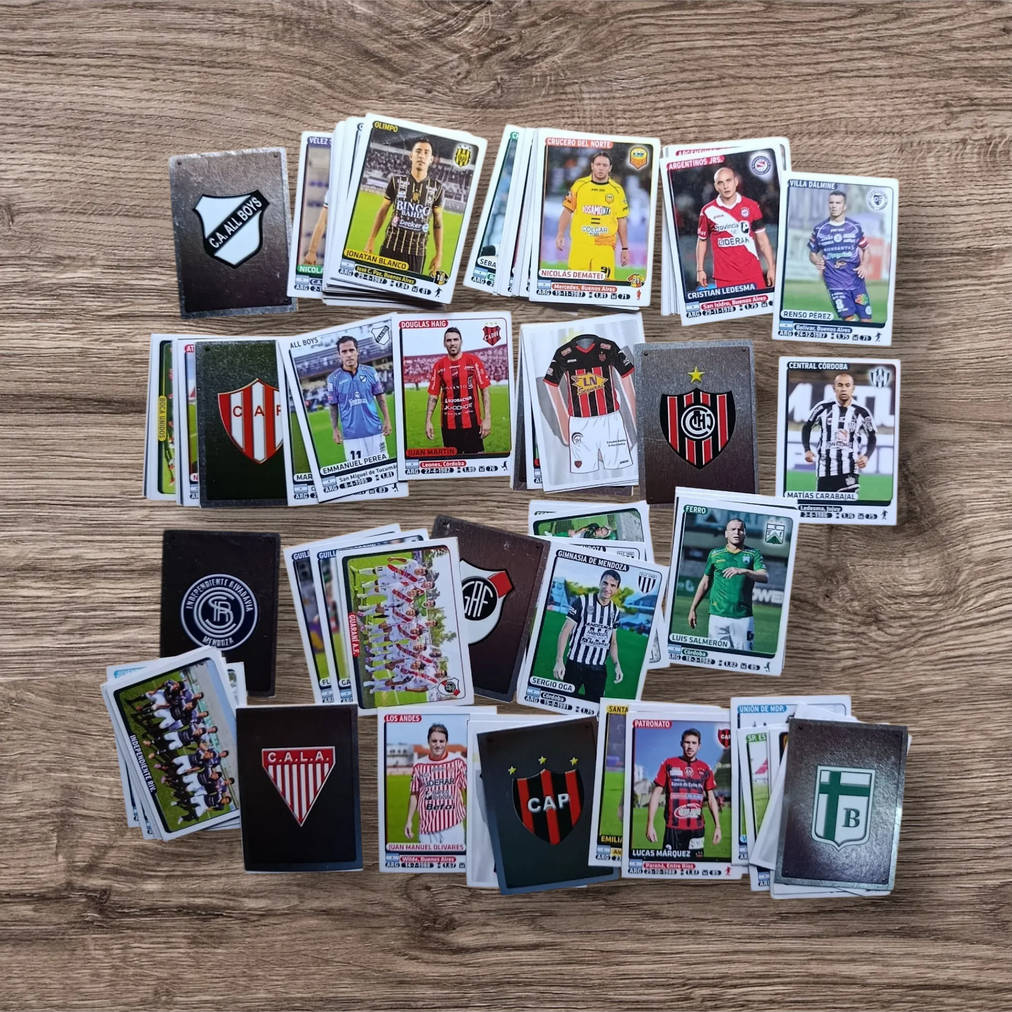 Lote 146 figuritas sin repetir Fútbol Argentino 2015