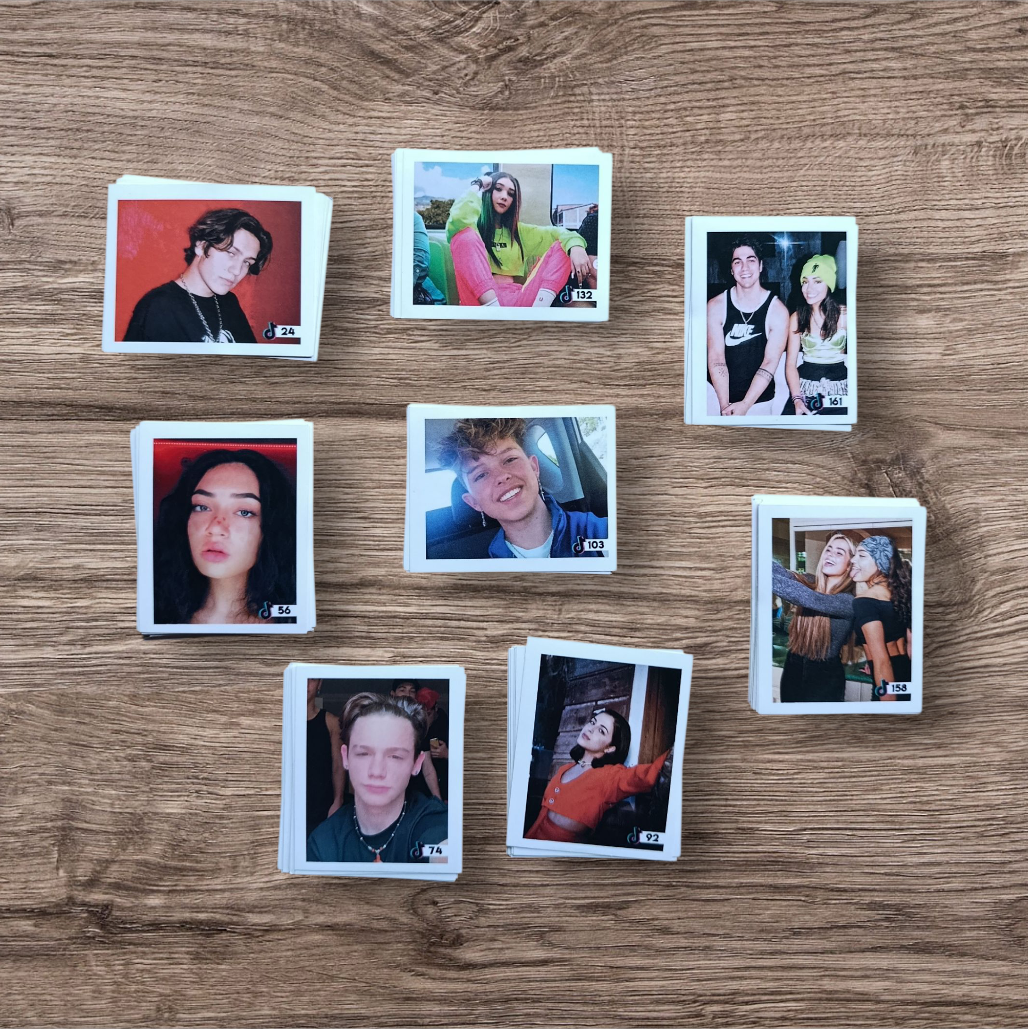 Lote 99 figuritas sin repetir Tik Tokers