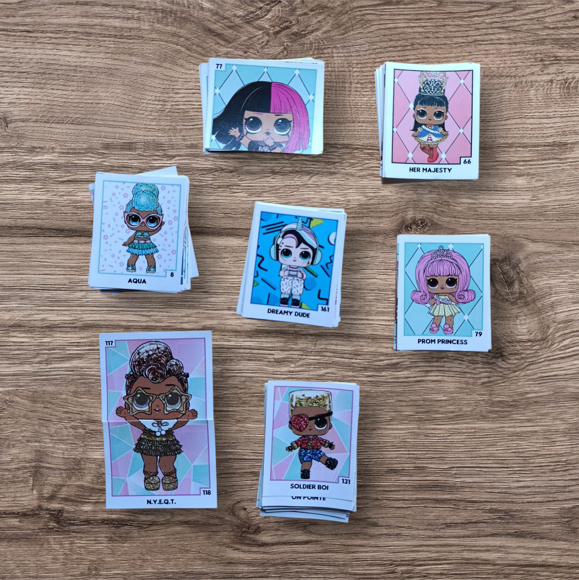 Lote 139 figuritas sin repetir Lol Surprise