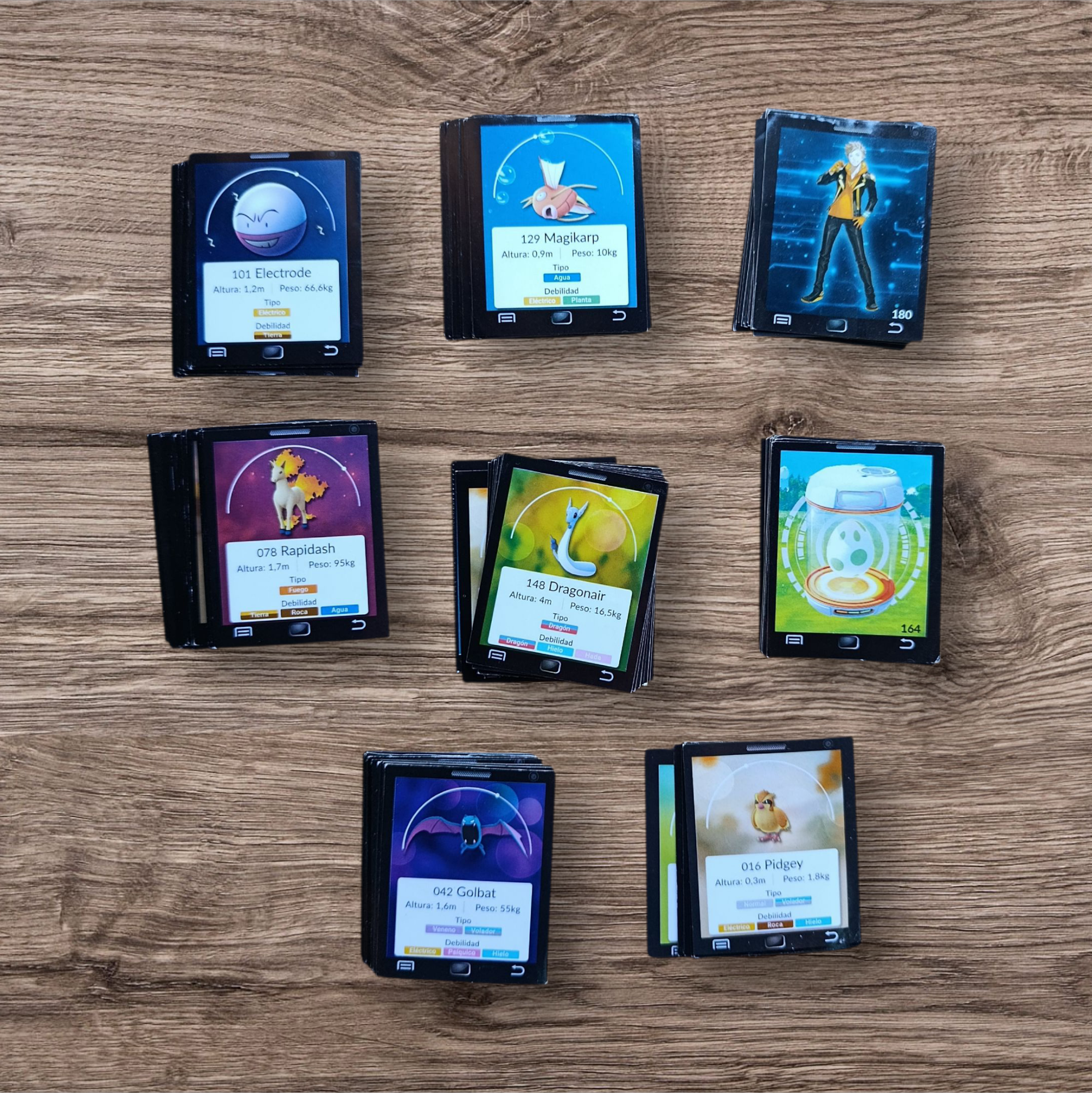 Lote 139 figuritas sin repetir Pokemon Go
