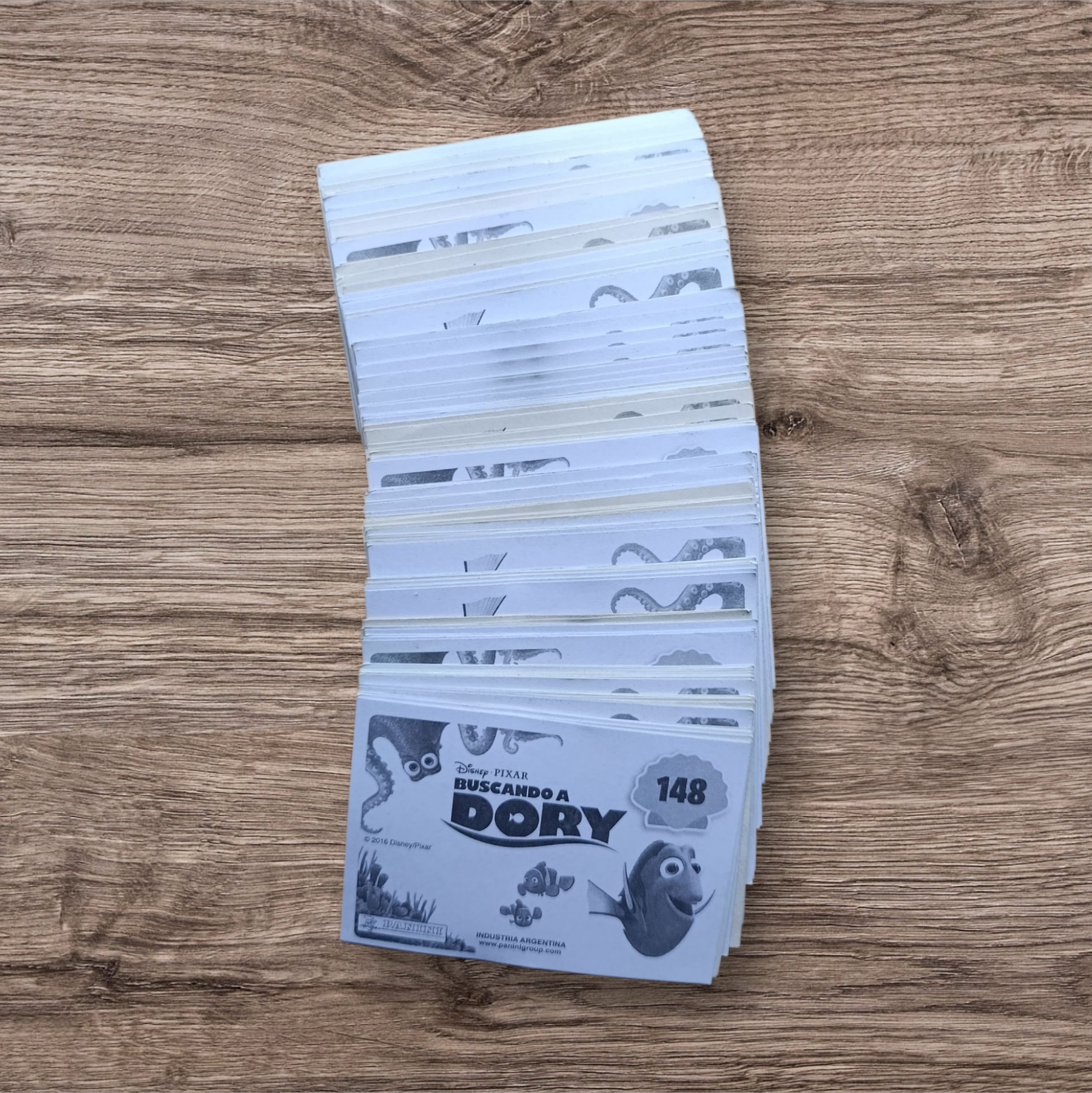 Lote 135 figuritas sin repetir Buscando a Dory
