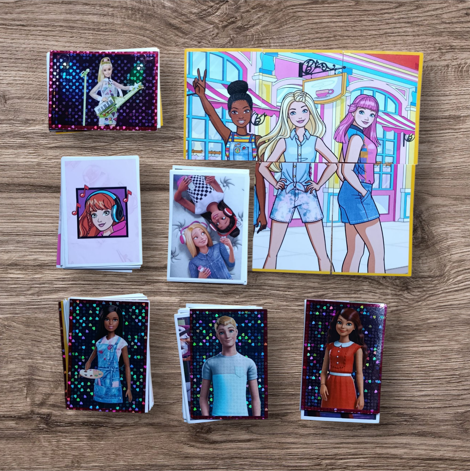 Lote 115 figuritas sin repetir Barbie Juntas brillamos