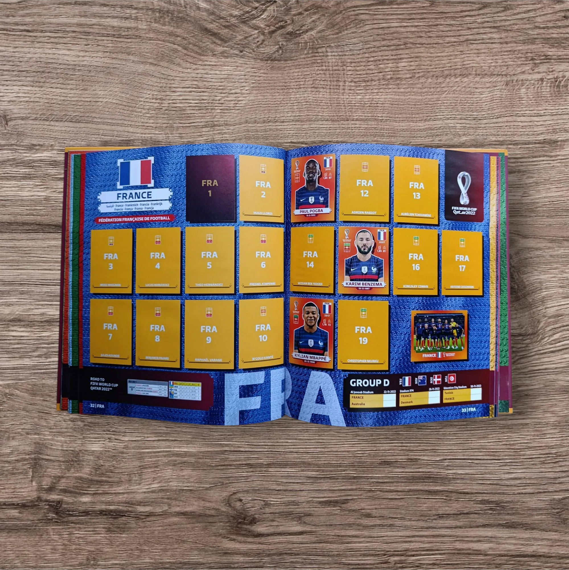 Álbum tapa dura + 237 figuritas pegadas Mundial Qatar 2022