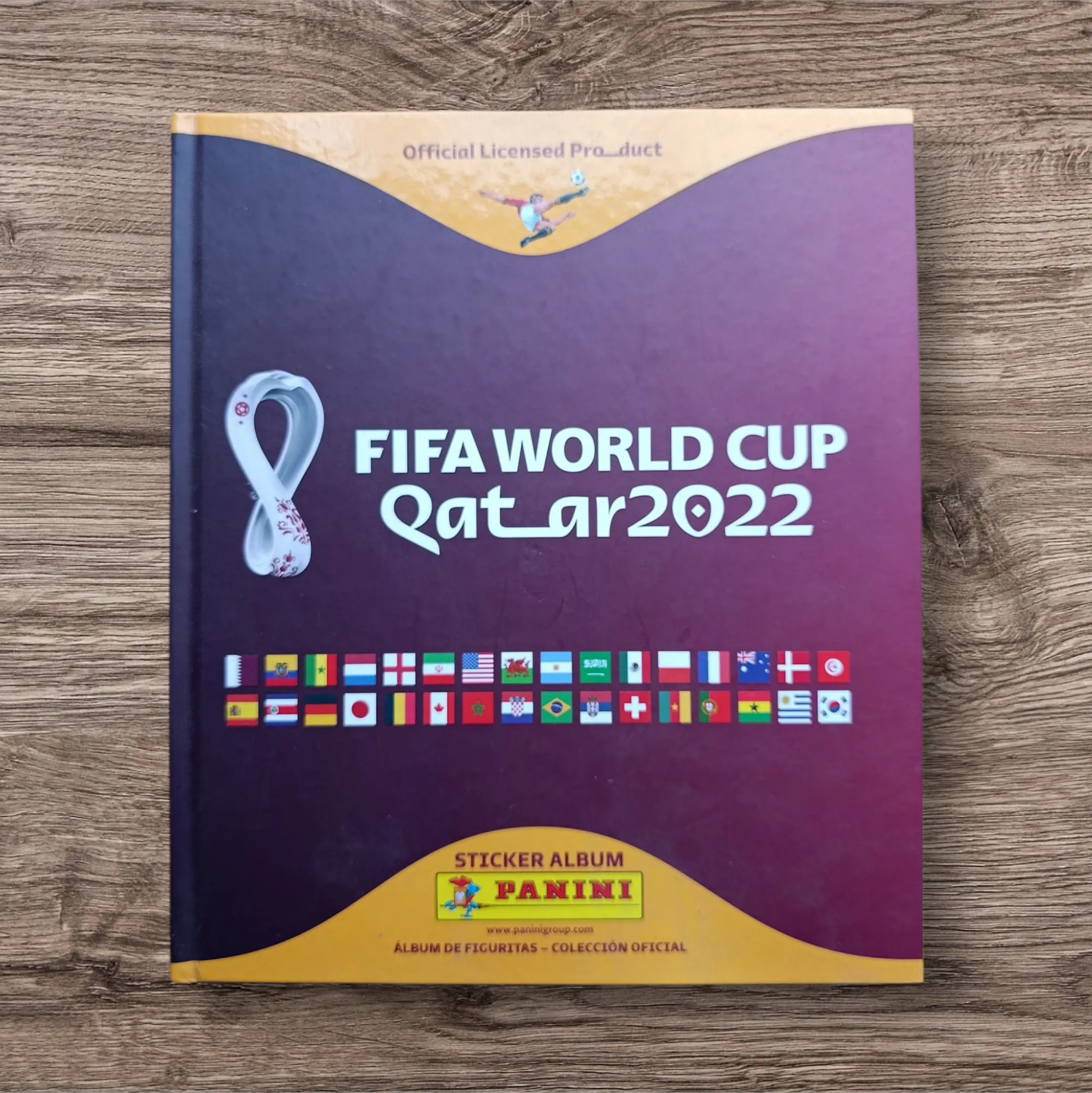 Álbum tapa dura + 237 figuritas pegadas Mundial Qatar 2022