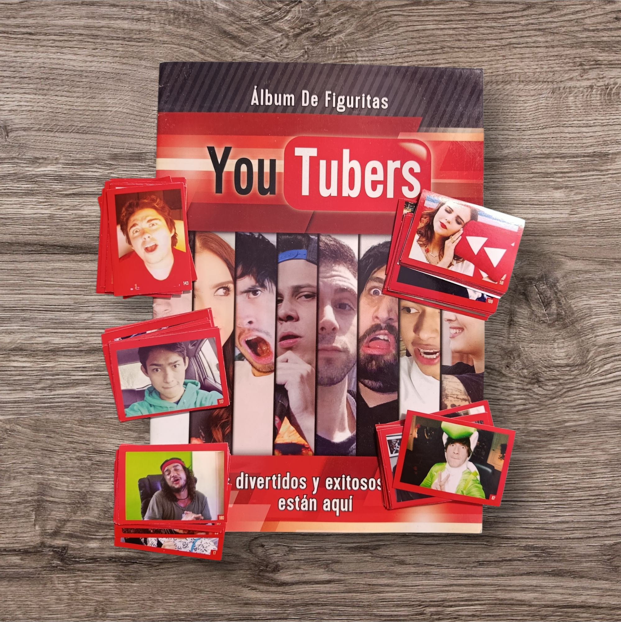 Álbum + 74 figuritas sin repetir Youtubers