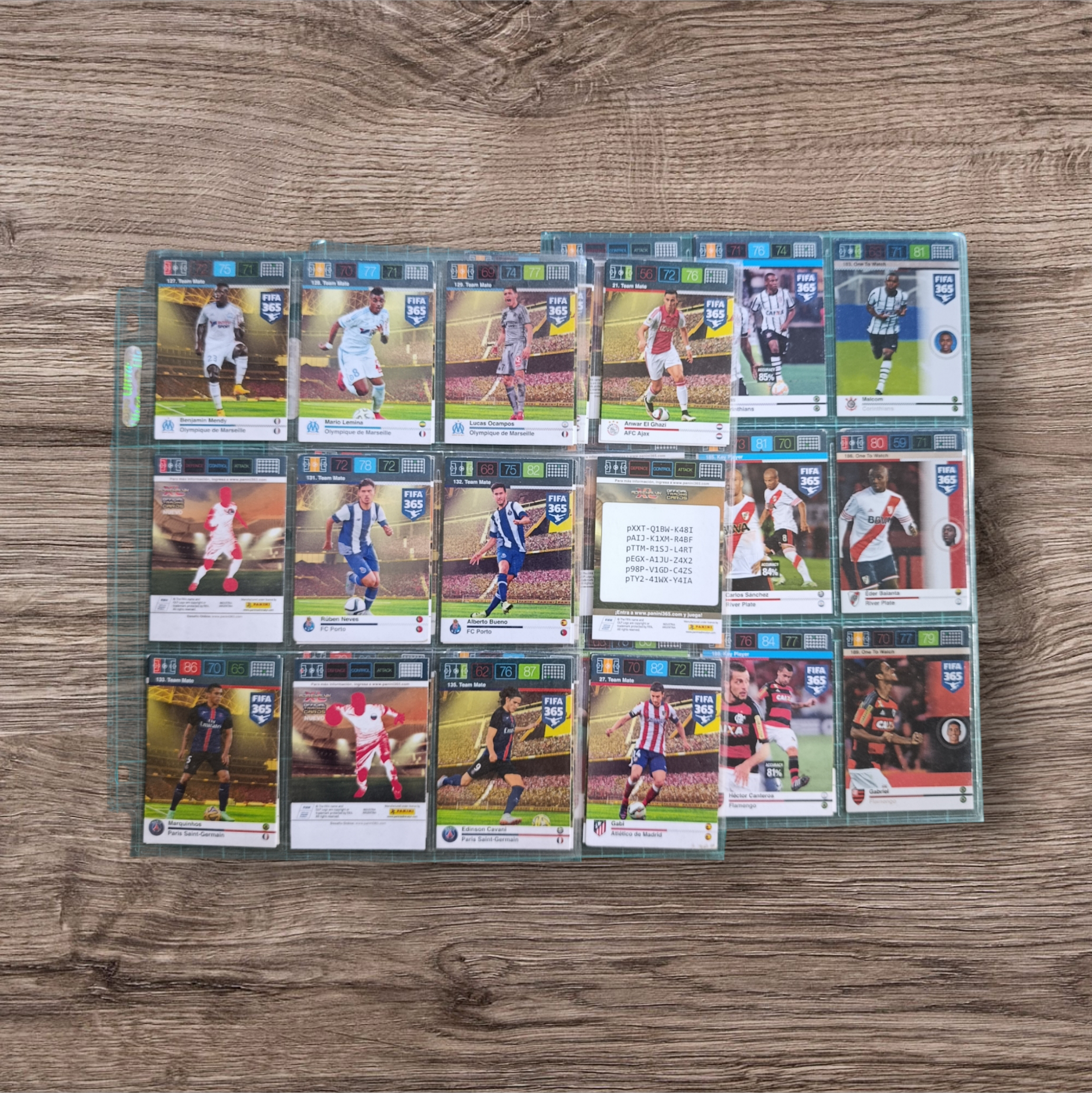 Lote 166 cartas Adrenalyn + 11 folios ultra pro platinum