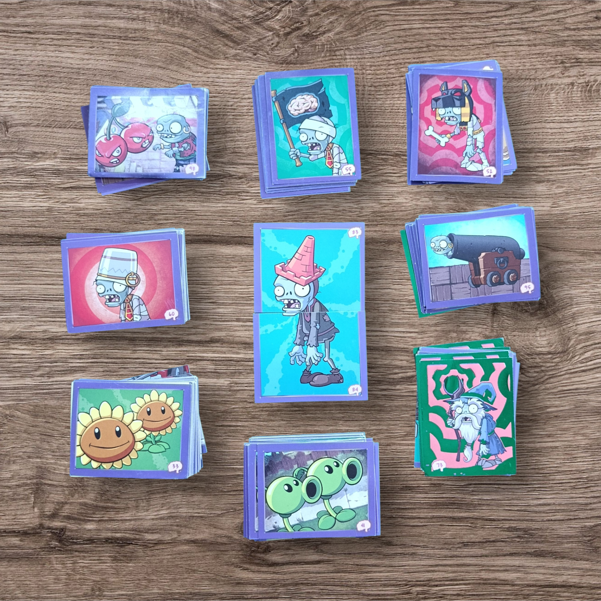 Lote 281 figuritas Plantas vs Zombies