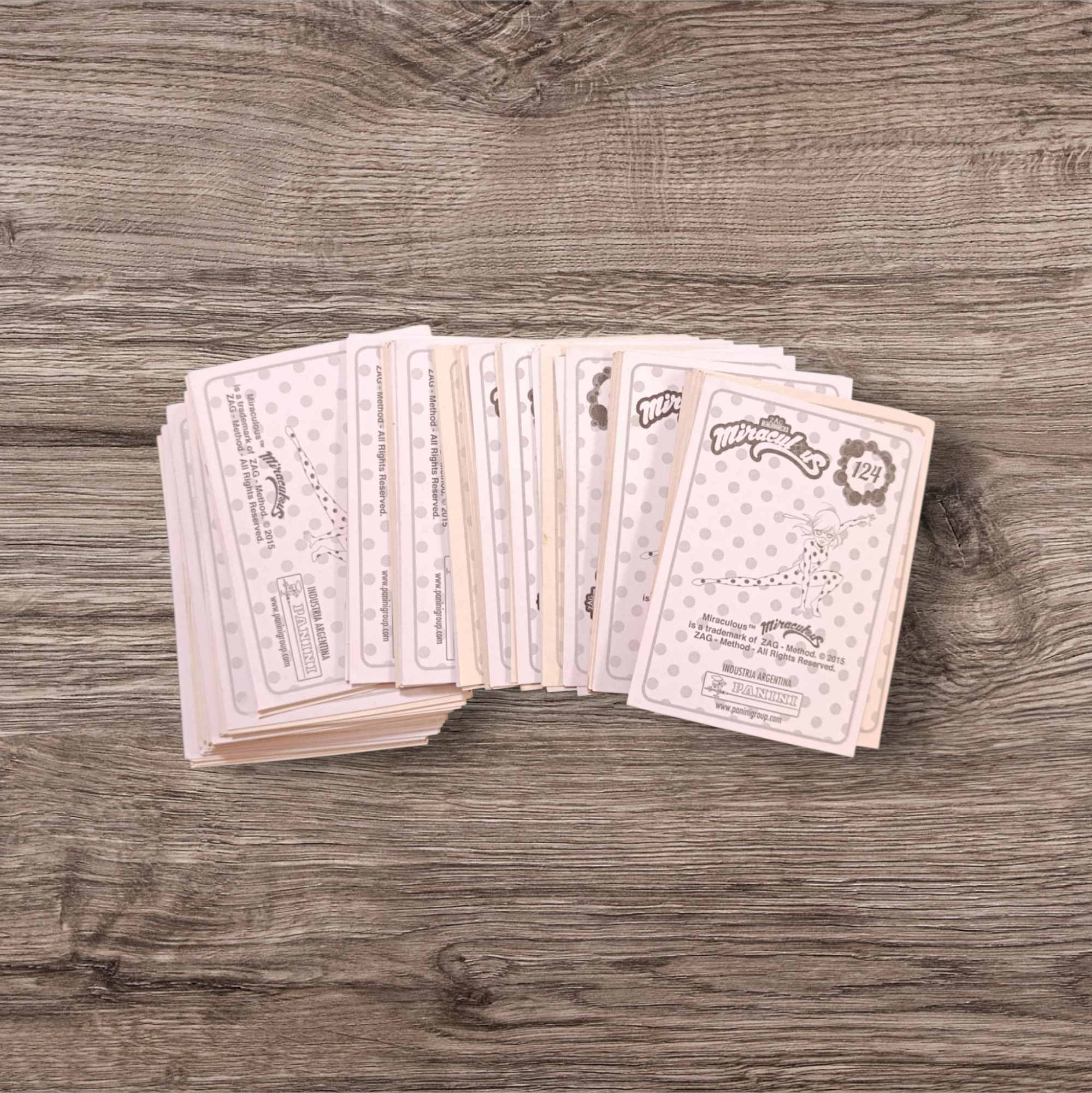 Lote 101 figuritas sin repetir Miraculous