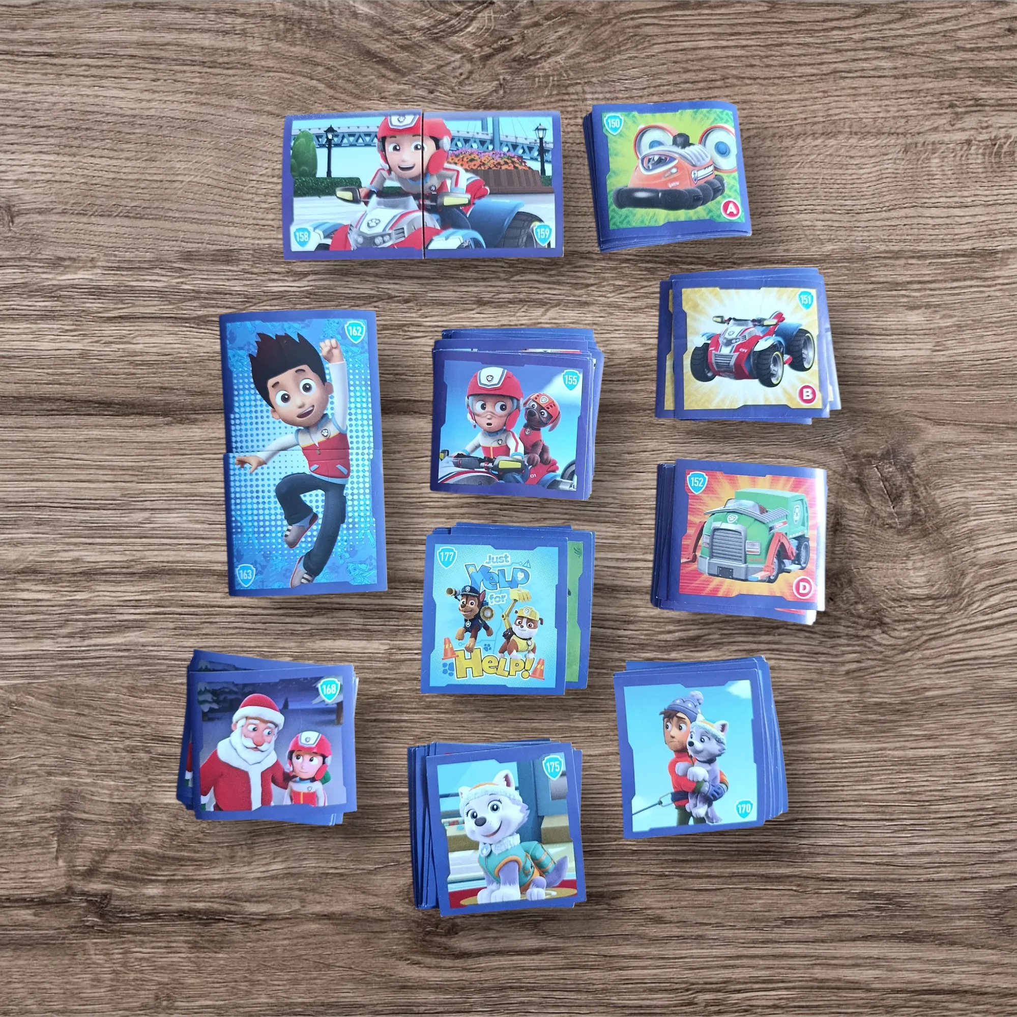 Lote 108 figuritas Paw Patrol