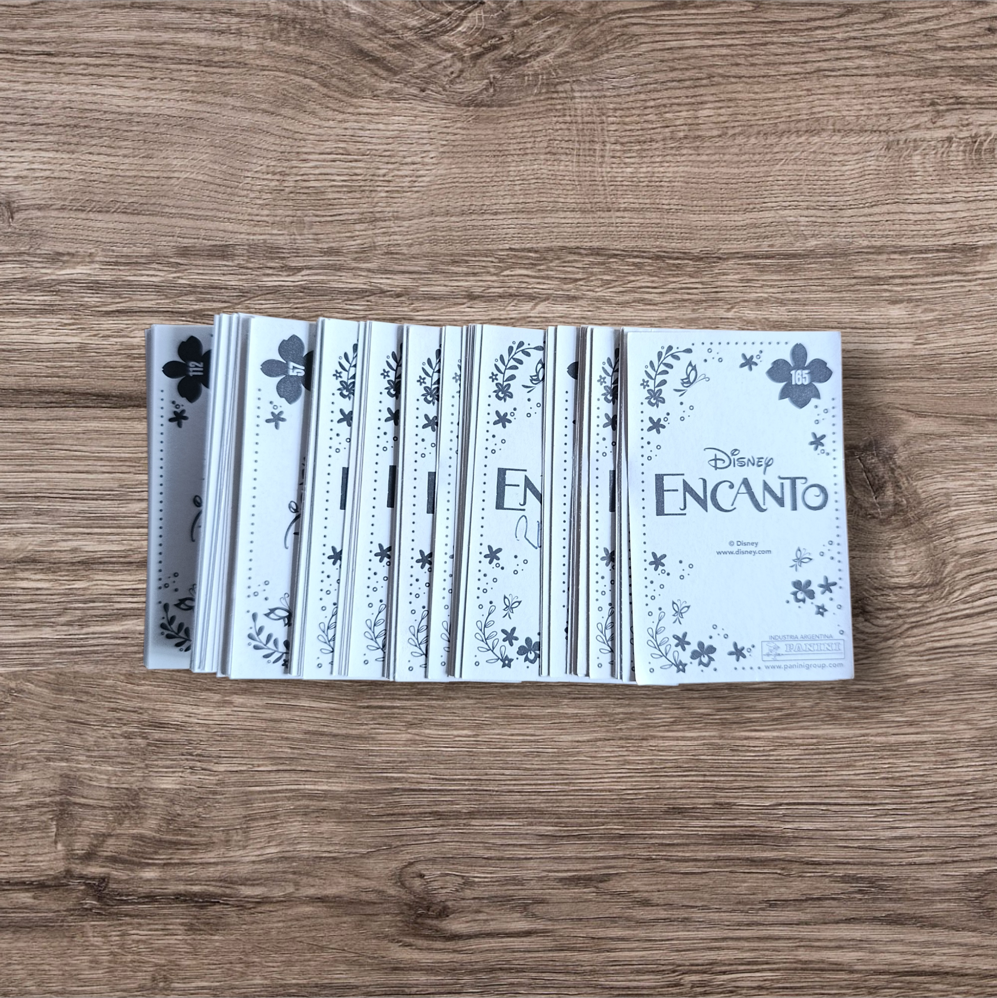 Lote 86 figuritas Encanto