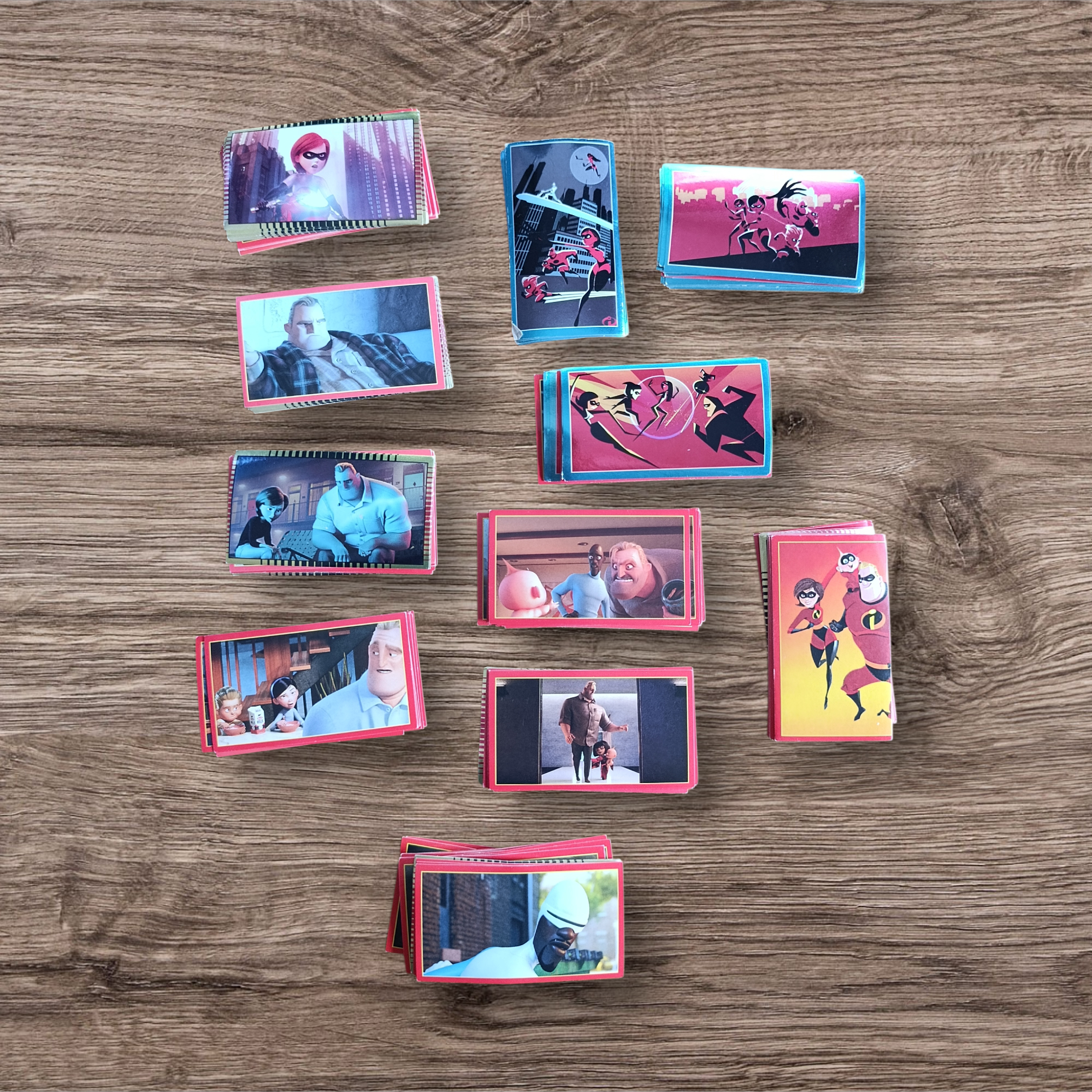 Lote 240 figuritas Los Increíbles 2