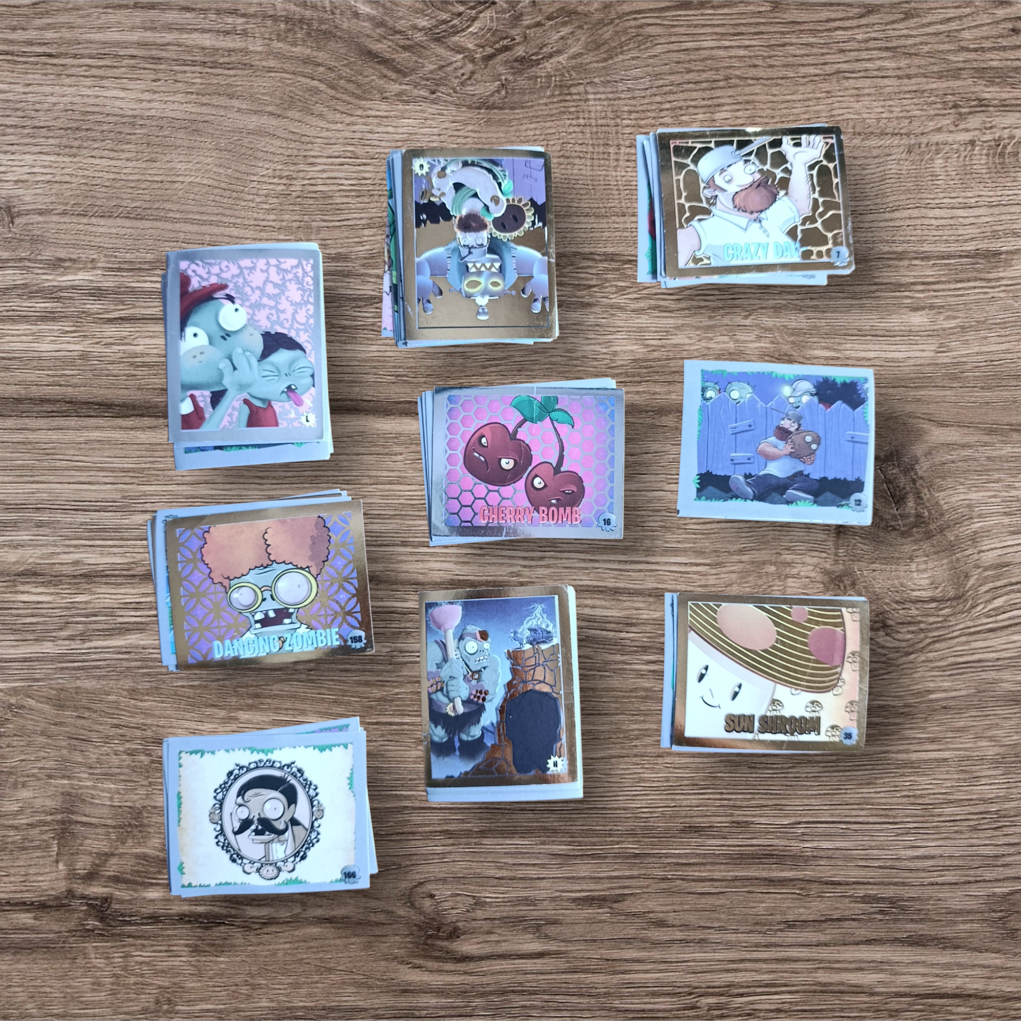 Lote 58 figuritas sin repetir Plantas vs Zombies 2