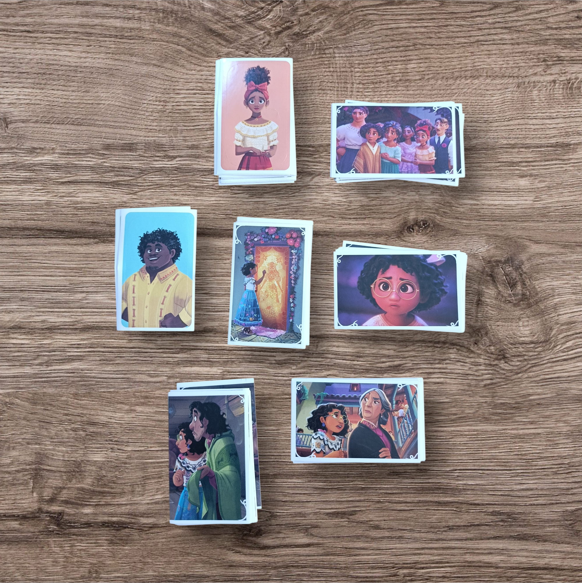 Lote 85 figuritas sin repetir Encanto