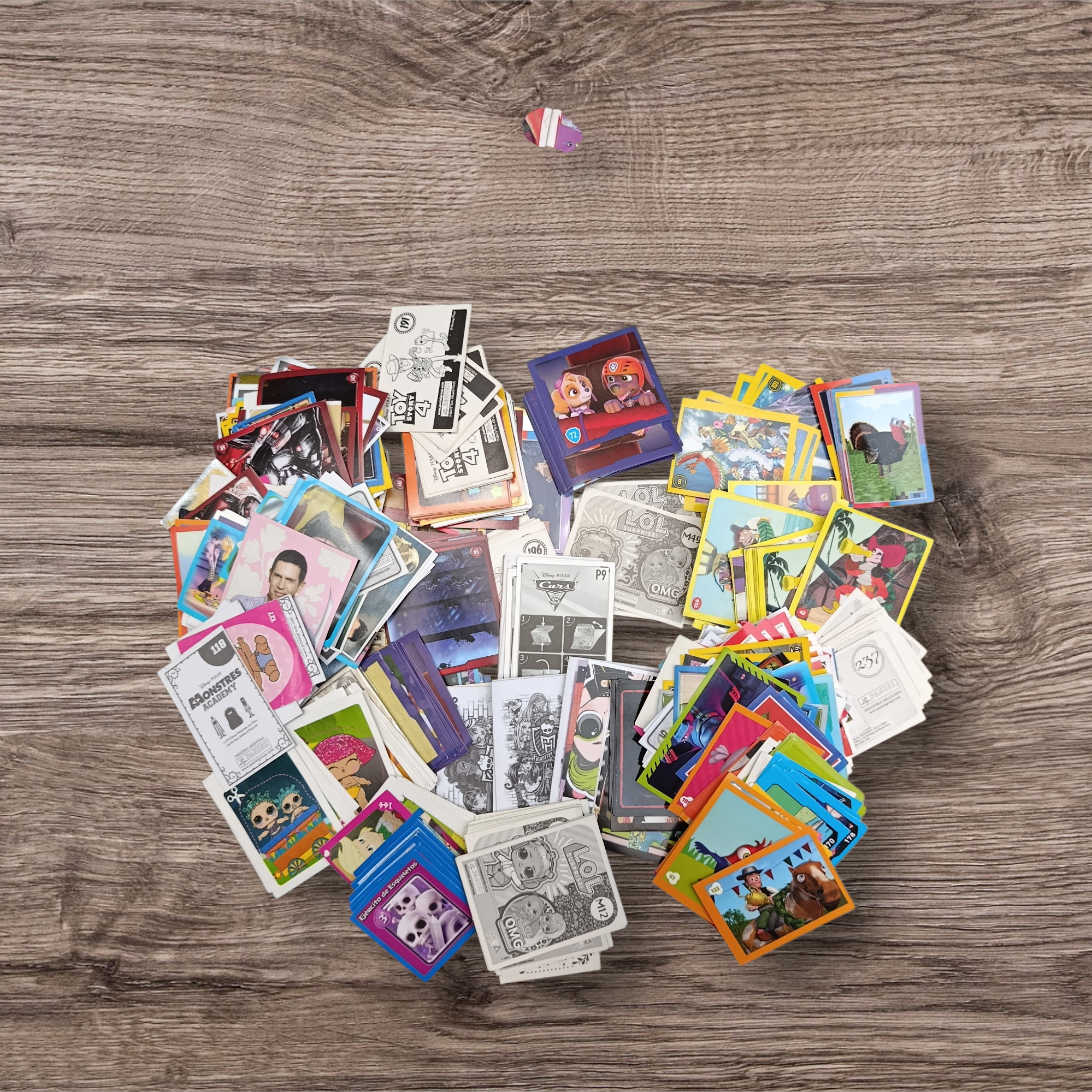 Lote 748 figuritas varias colecciones