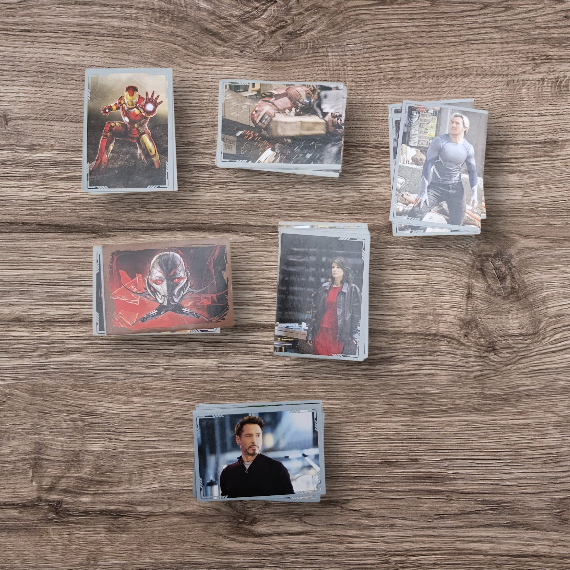 Lote 30 figuritas Avengers Era de Ultron