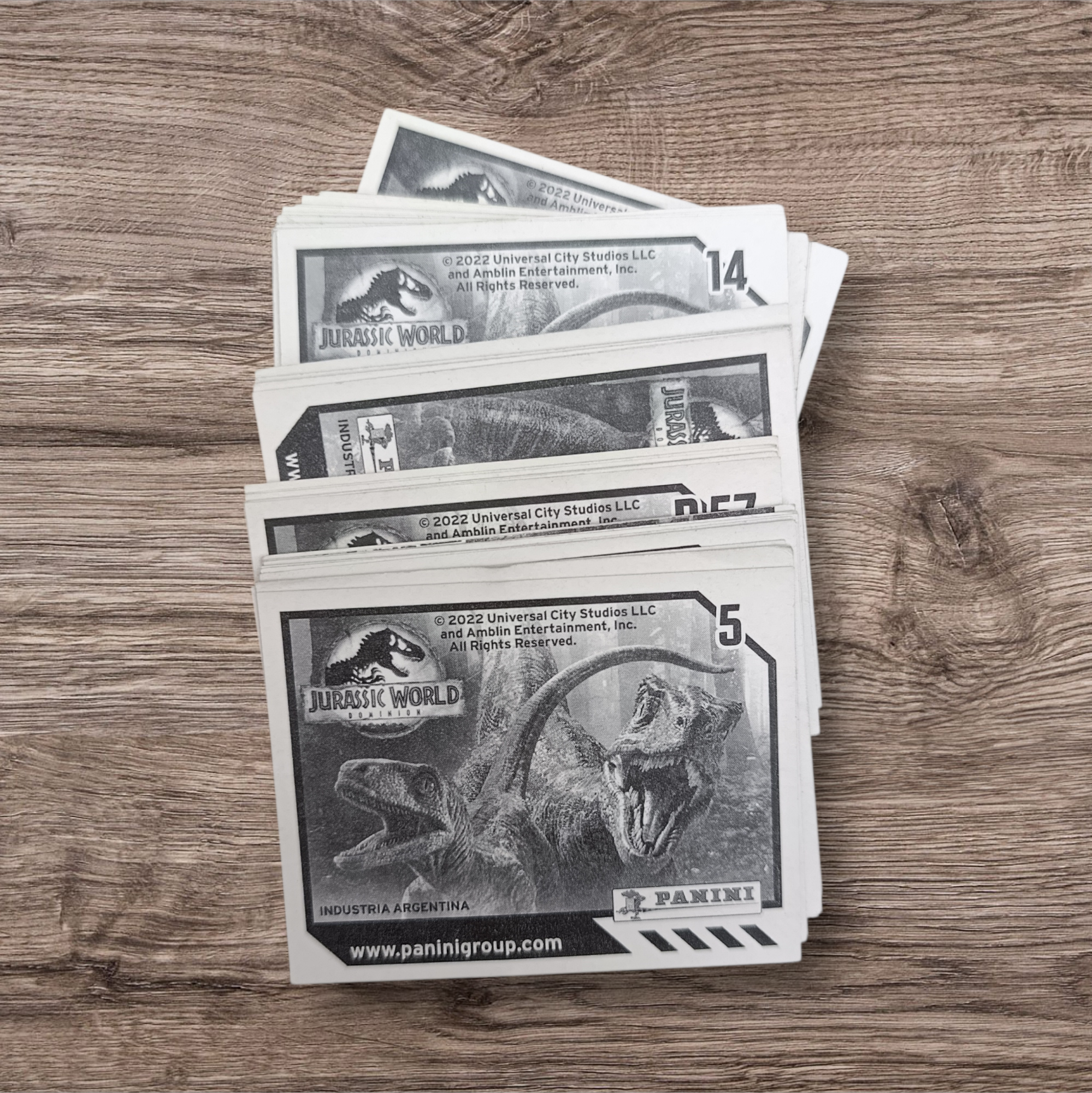 Lote 58 figuritas sin repetir Jurassic World Dominion