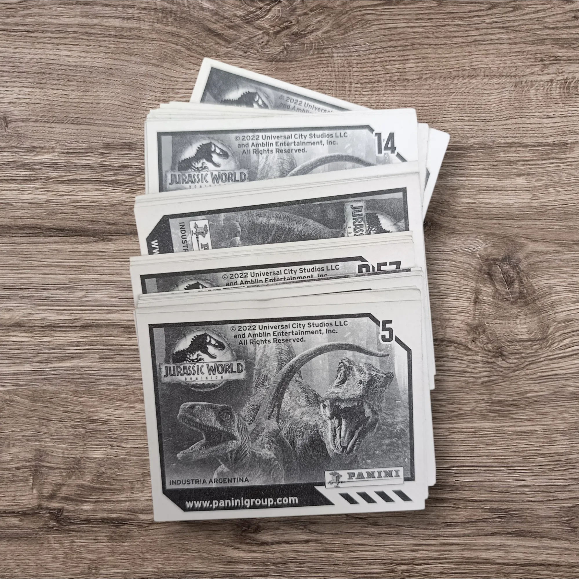 Lote 58 figuritas sin repetir Jurassic World Dominion