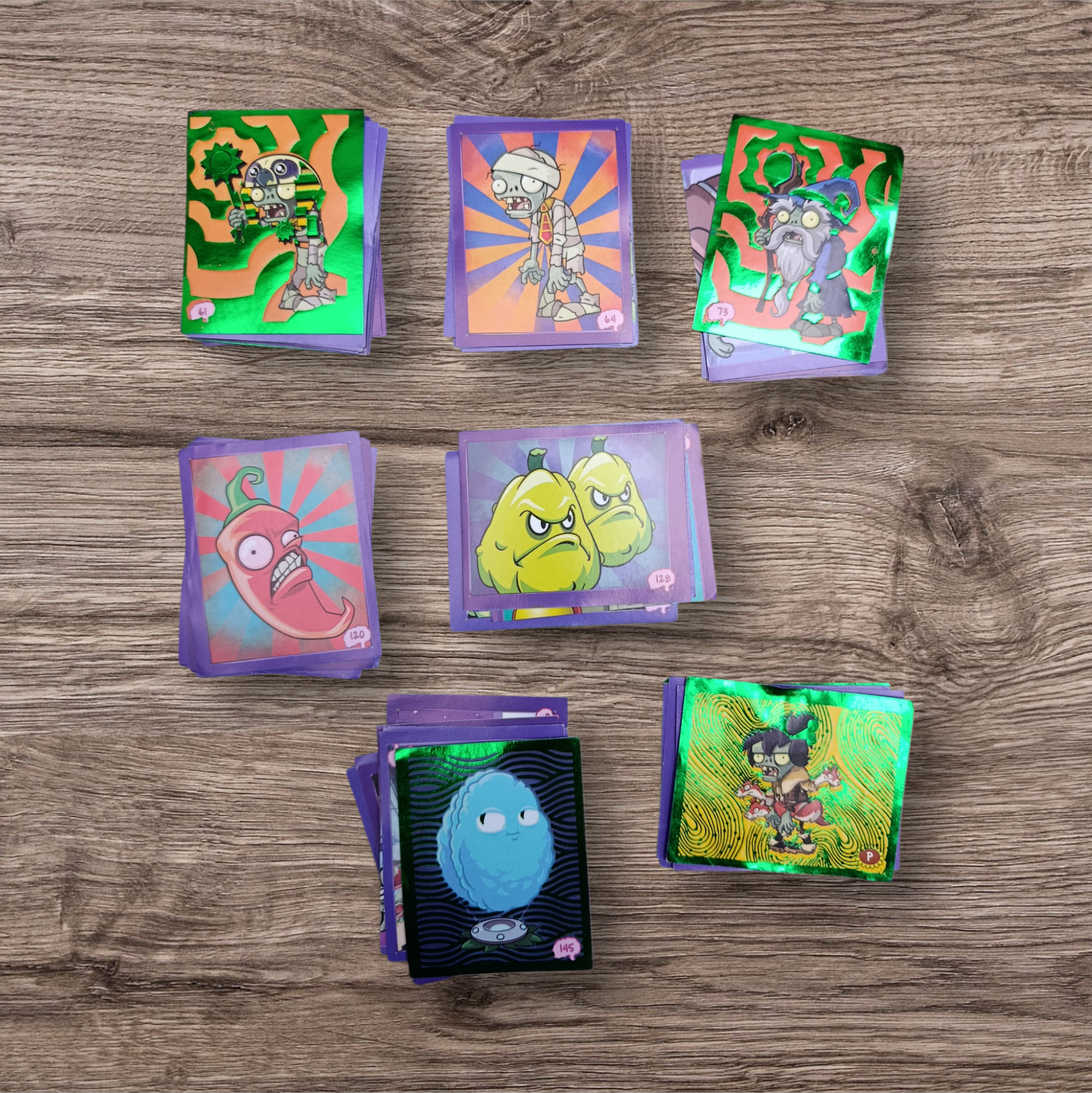 Lote 66 figuritas sin repetir Plantas vs Zombies