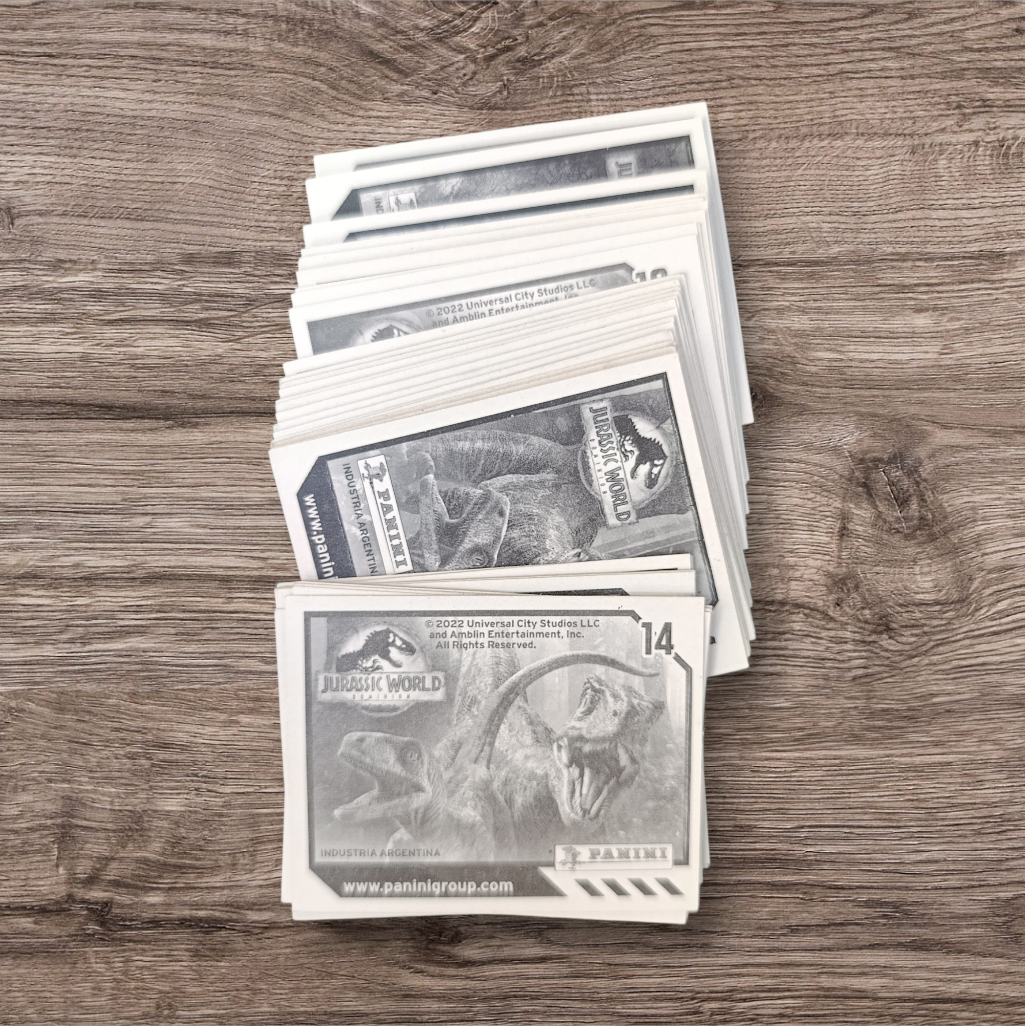 Lote 40 figuritas sin repetir Jurassic World Dominion