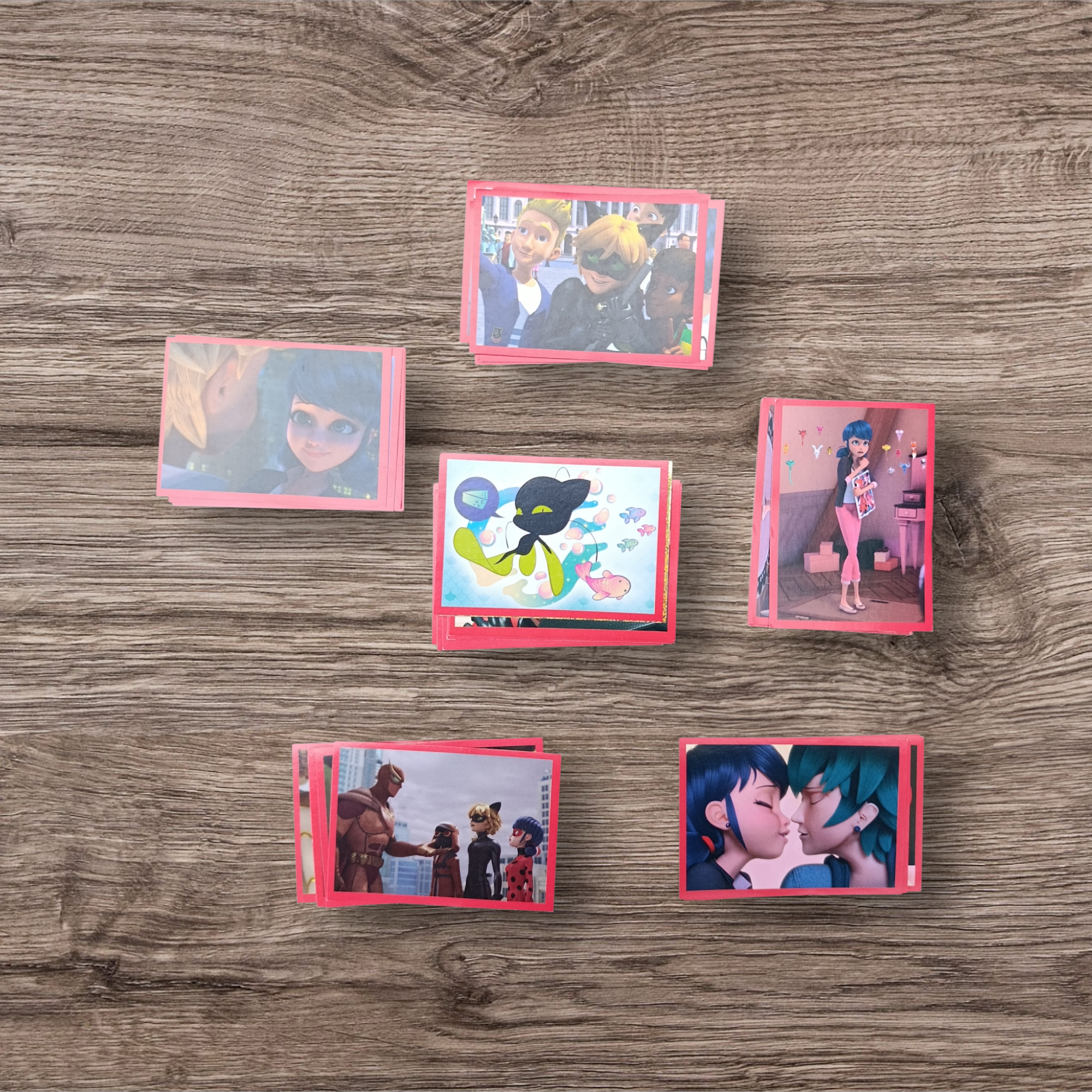 Lote 38 figuritas sin repetir Miraculous