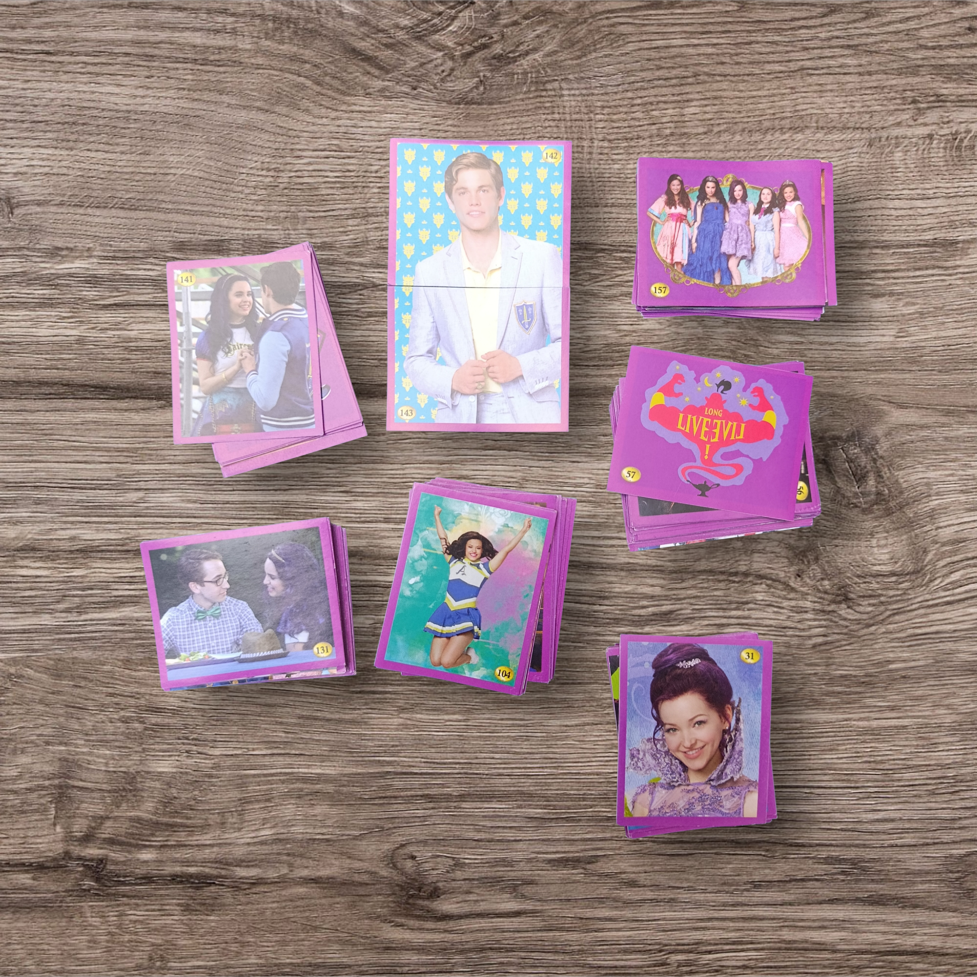 Lote 180 figuritas sin repetir Descendientes 3