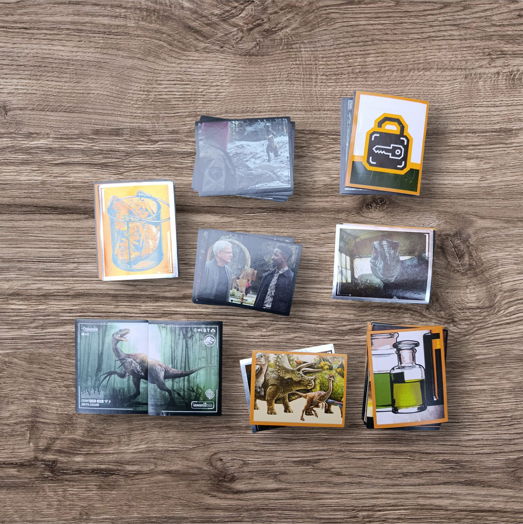 Lote 66 figuritas sin repetir Jurassic World Dominion