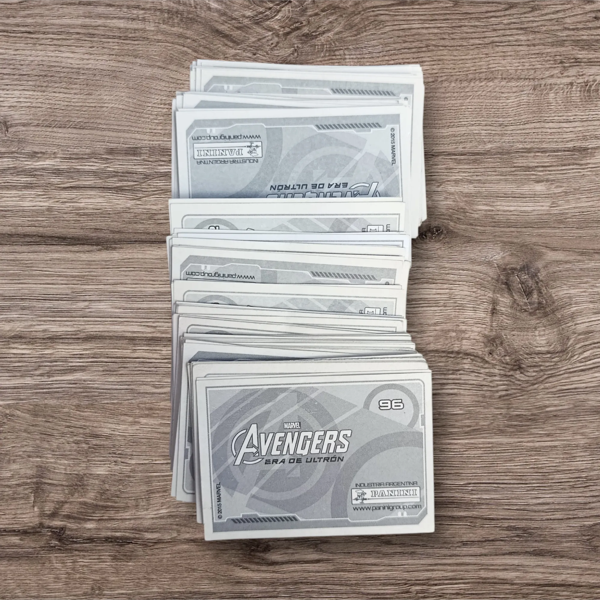 Lote 111 figuritas sin repetir Avengers Era de Ultron