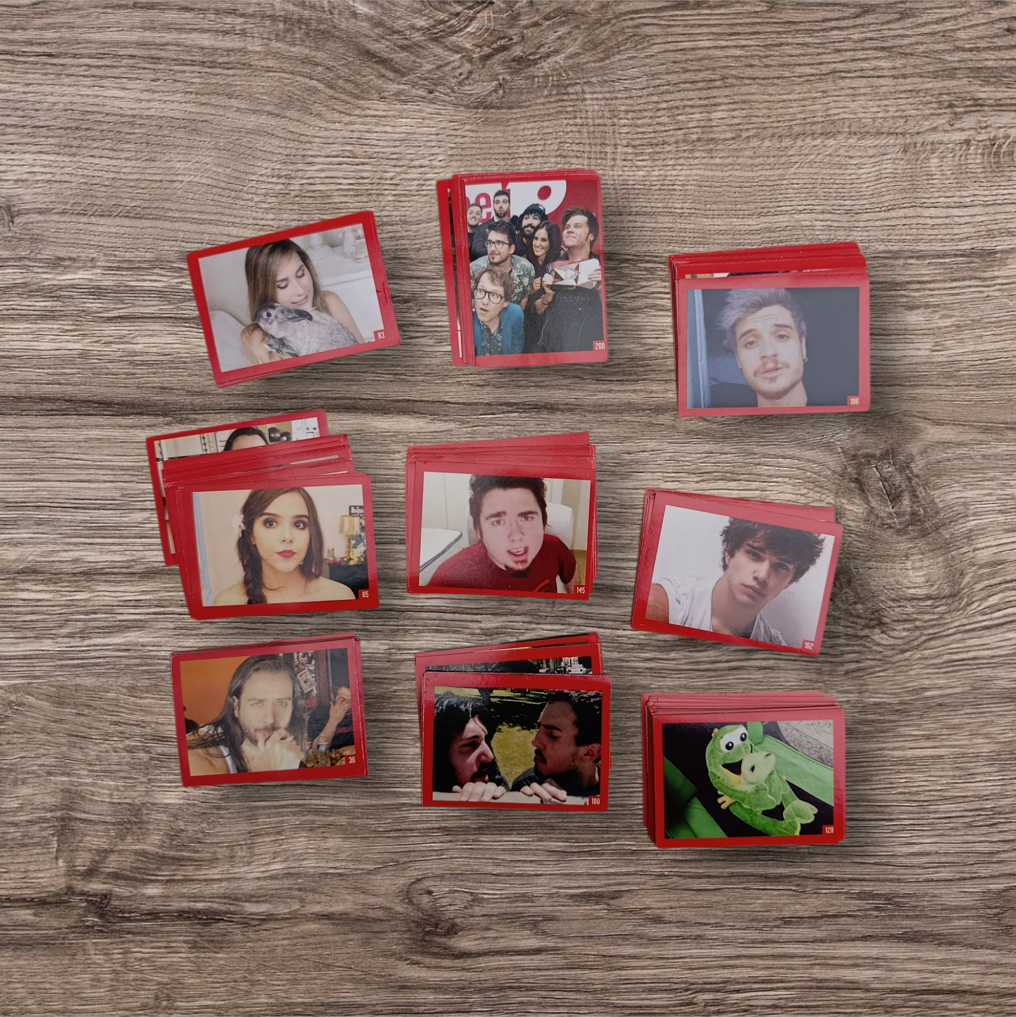 Lote 146 figuritas sin repetir Youtubers