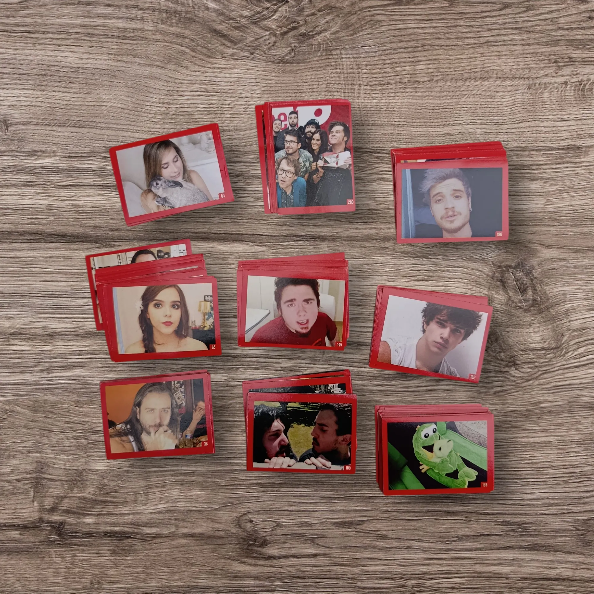 Lote 146 figuritas sin repetir Youtubers