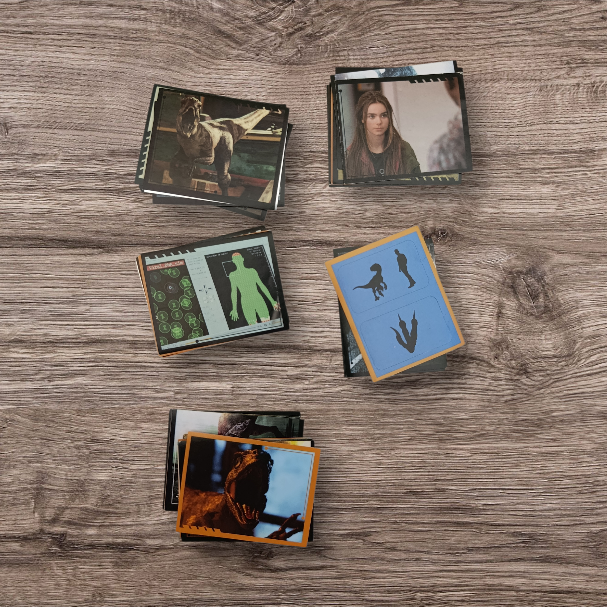 Lote 61 figuritas sin repetir Jurassic World Dominion