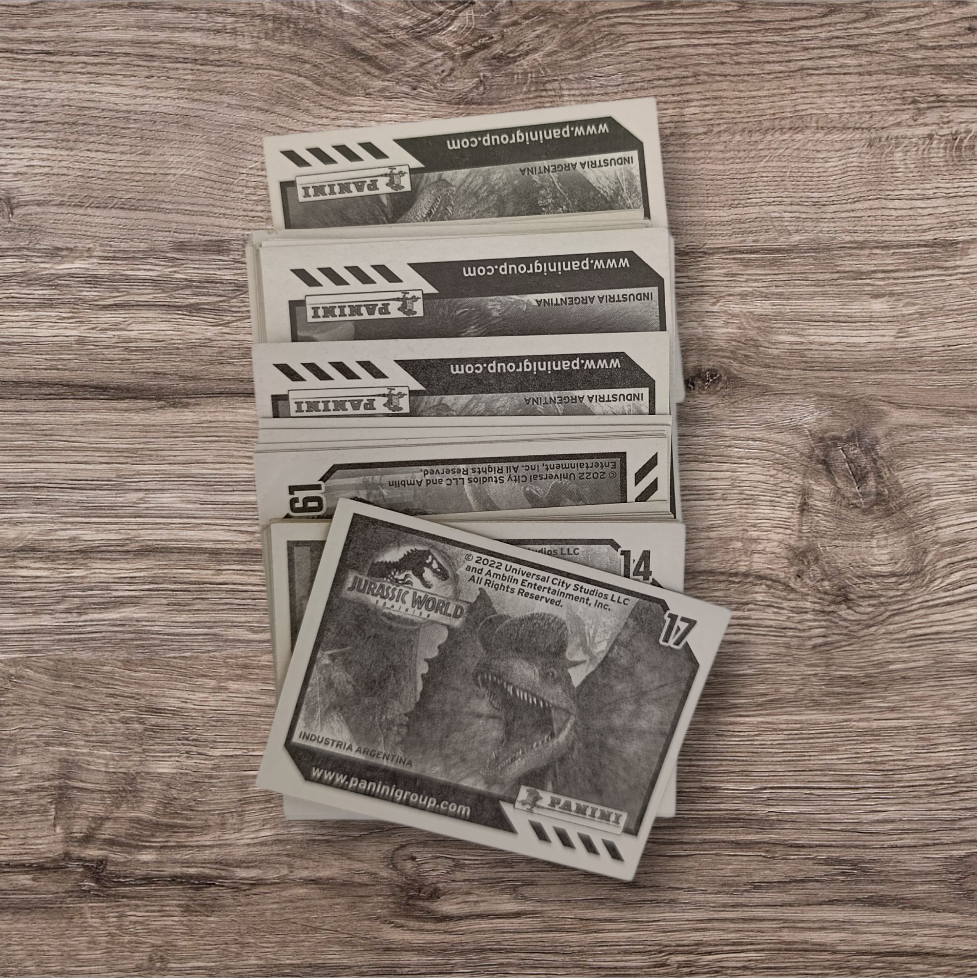 Lote 61 figuritas sin repetir Jurassic World Dominion