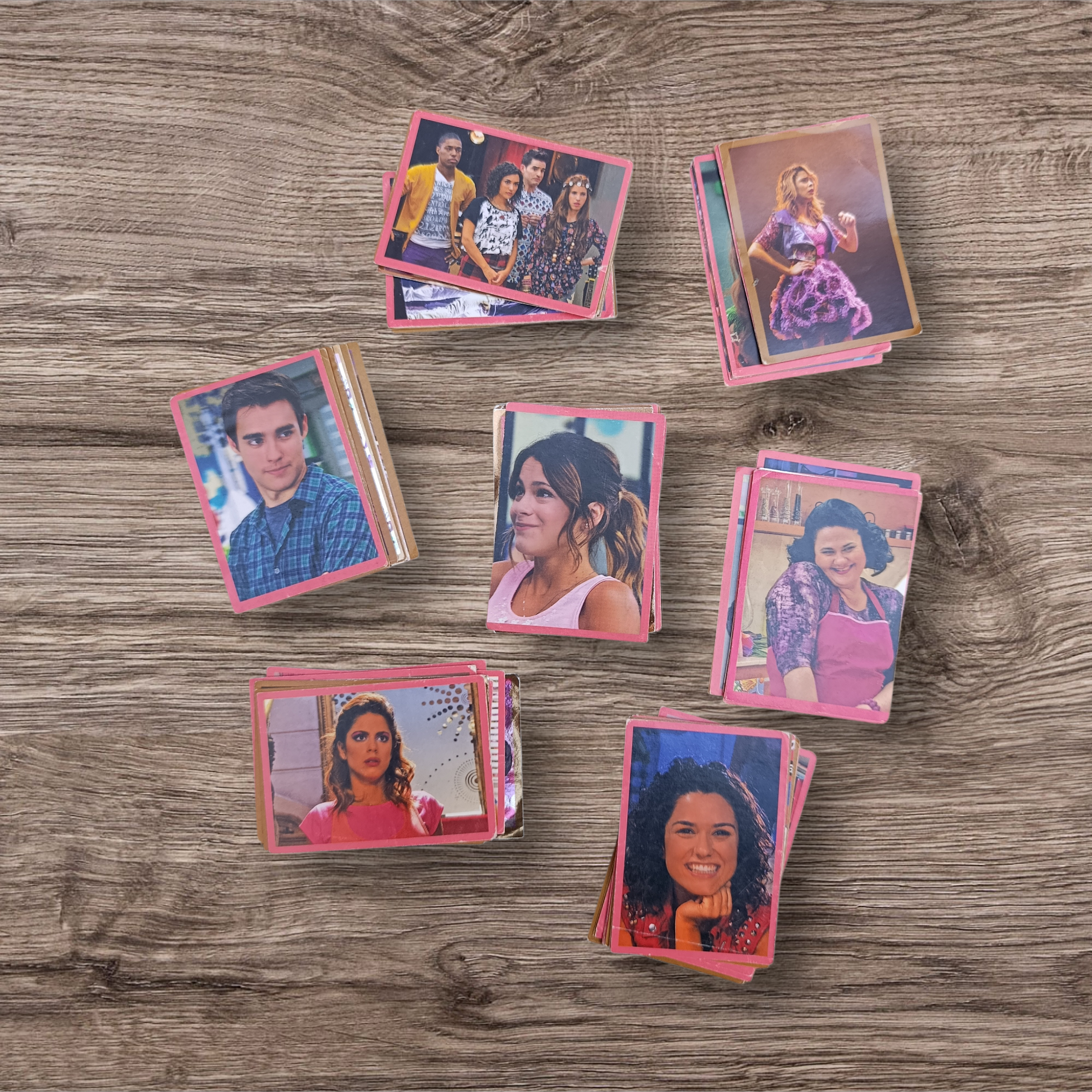 Lote 94 figuritas sin repetir Violetta