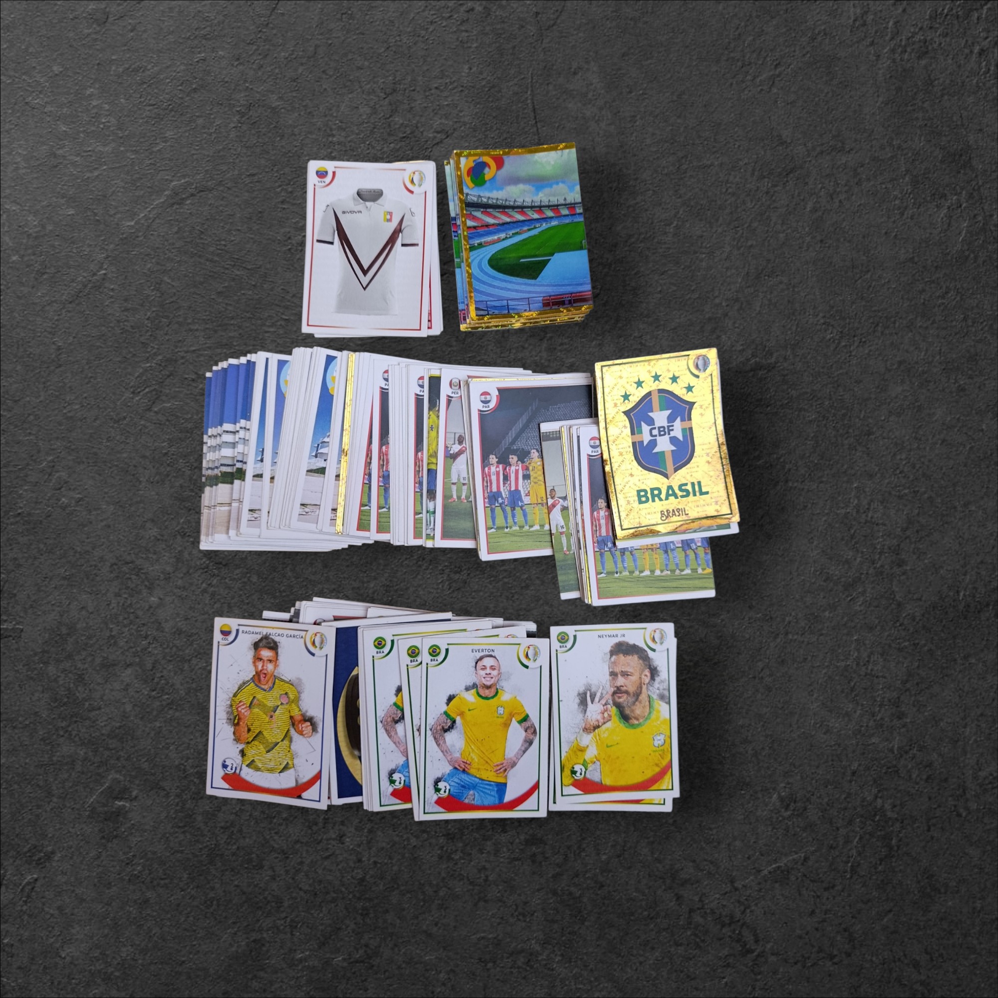 Lote de 195 Figuritas Copa América 2021 (Panini) Con Repetidas y Brillantes