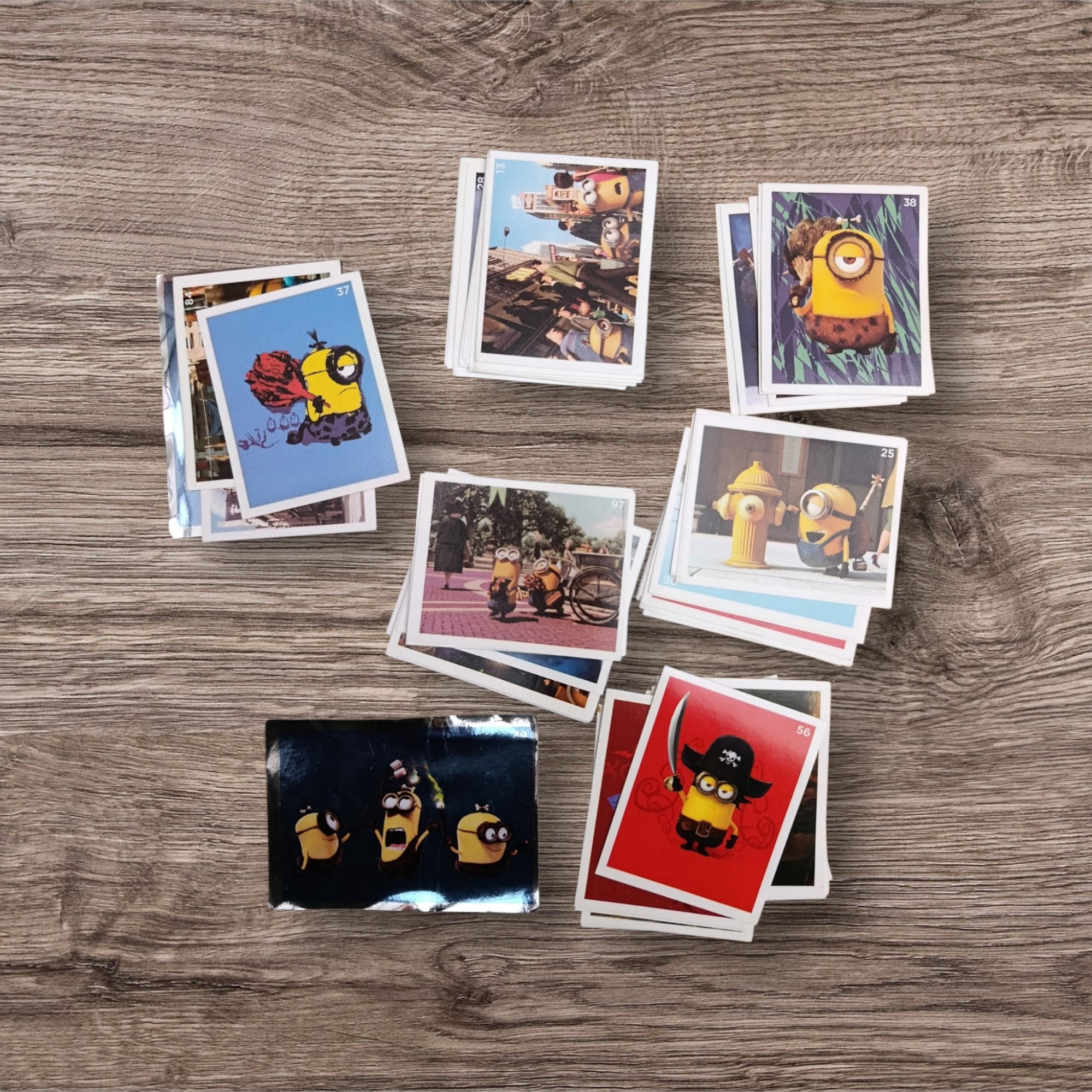 Lote de 55 Figuritas de Minions Con Repetidas