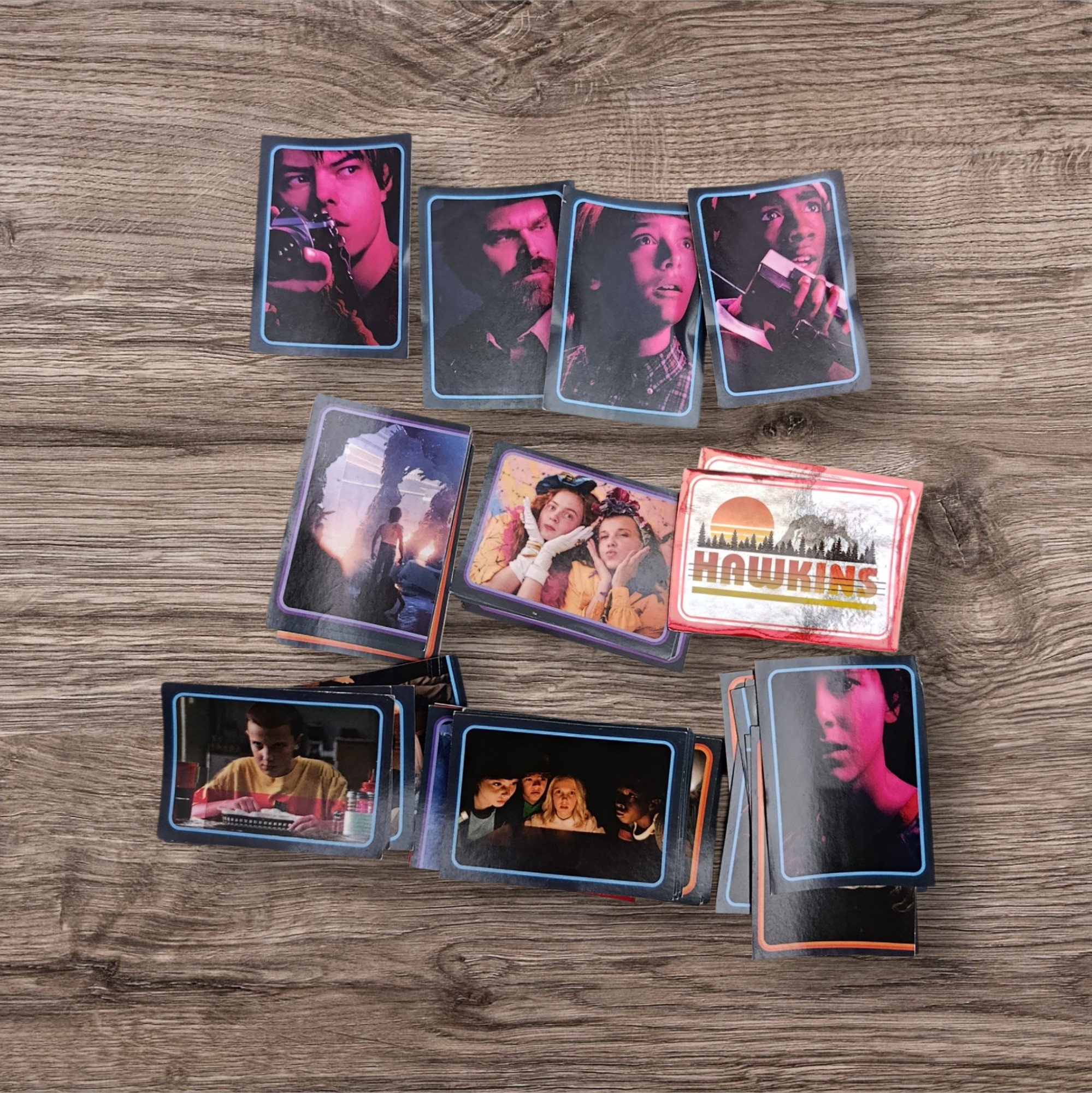 Lote de 46 Figuritas de Stranger Things (Panini) Con Repetidas