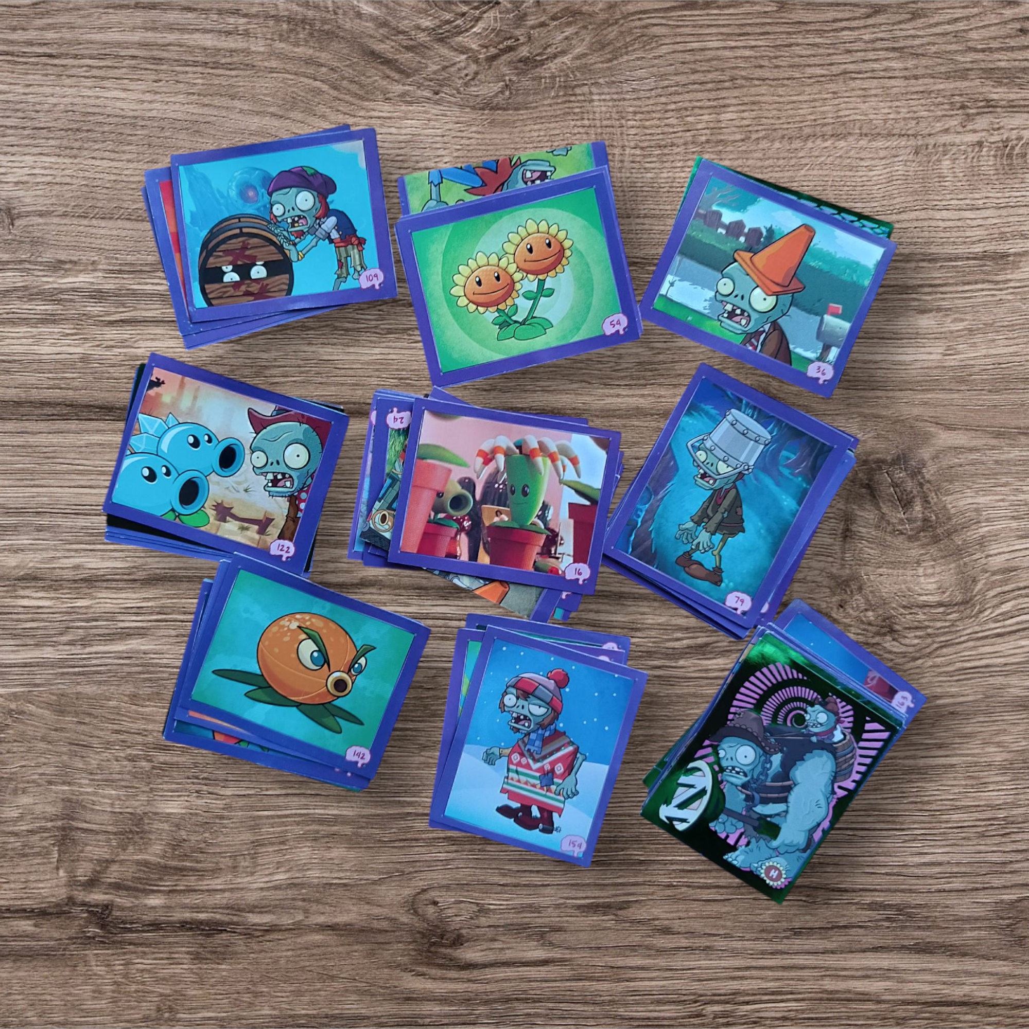 Lote 72 figuritas sin repetir de Plantas vs Zombies