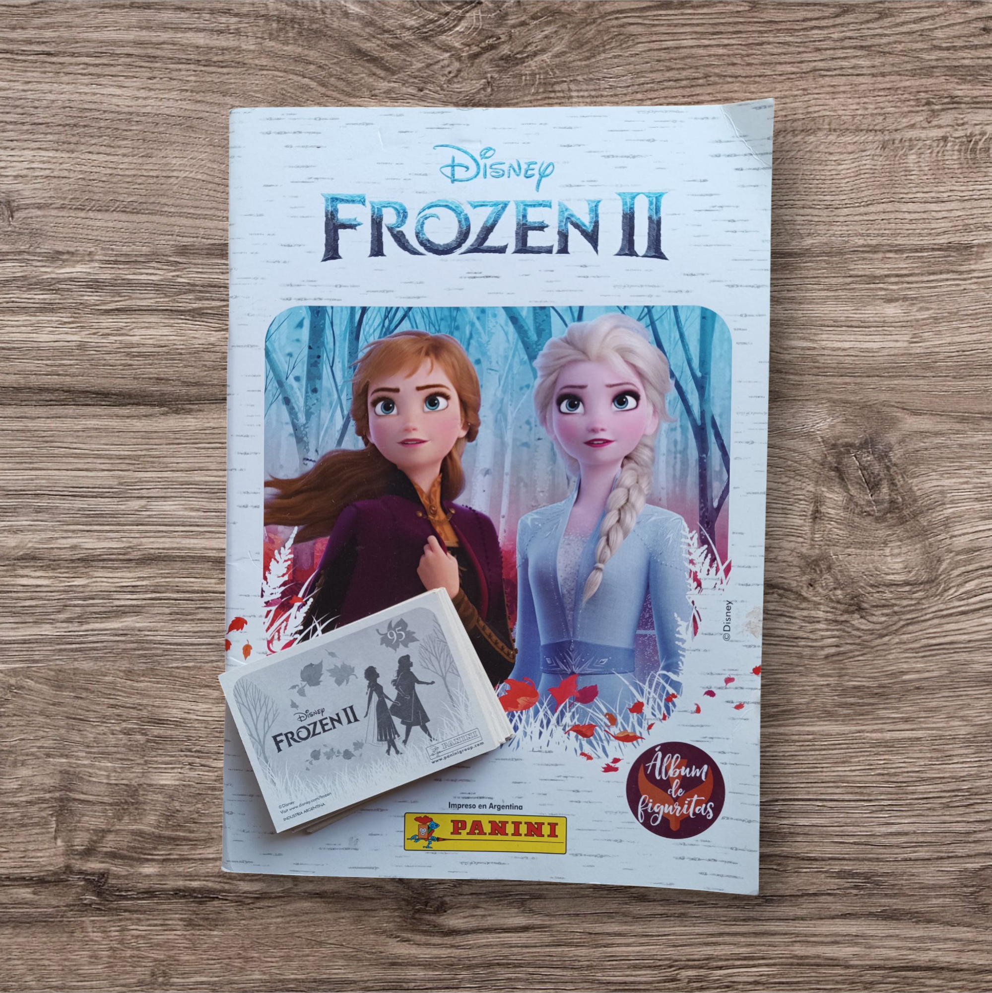 Álbum + 54 figuritas sin repetir Frozen 2 de Panini