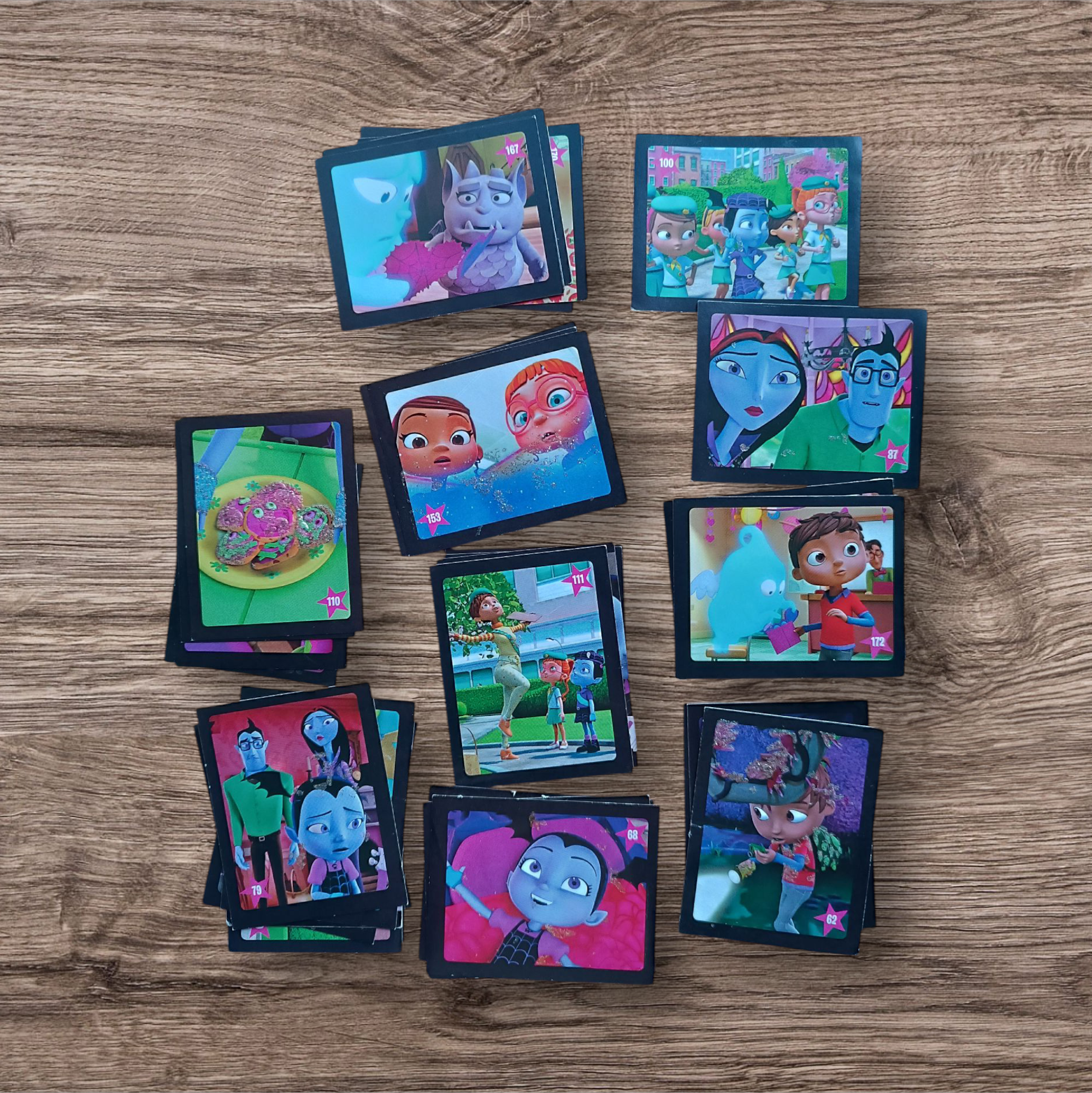 Lote 35 figuritas sin repetir Vampirina